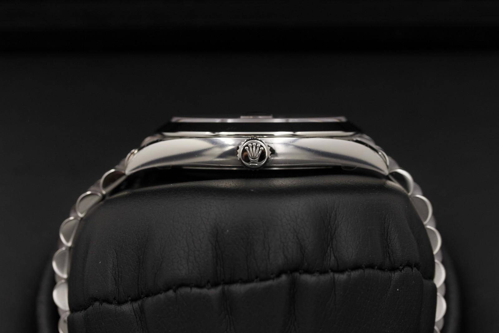 Watch Image 3
