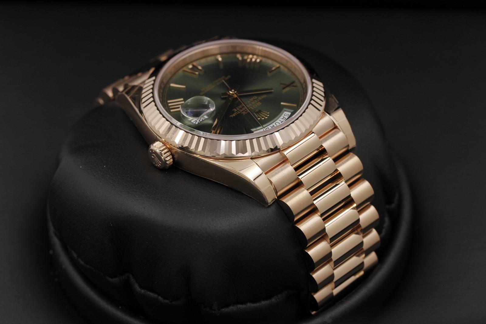 Watch Image 4