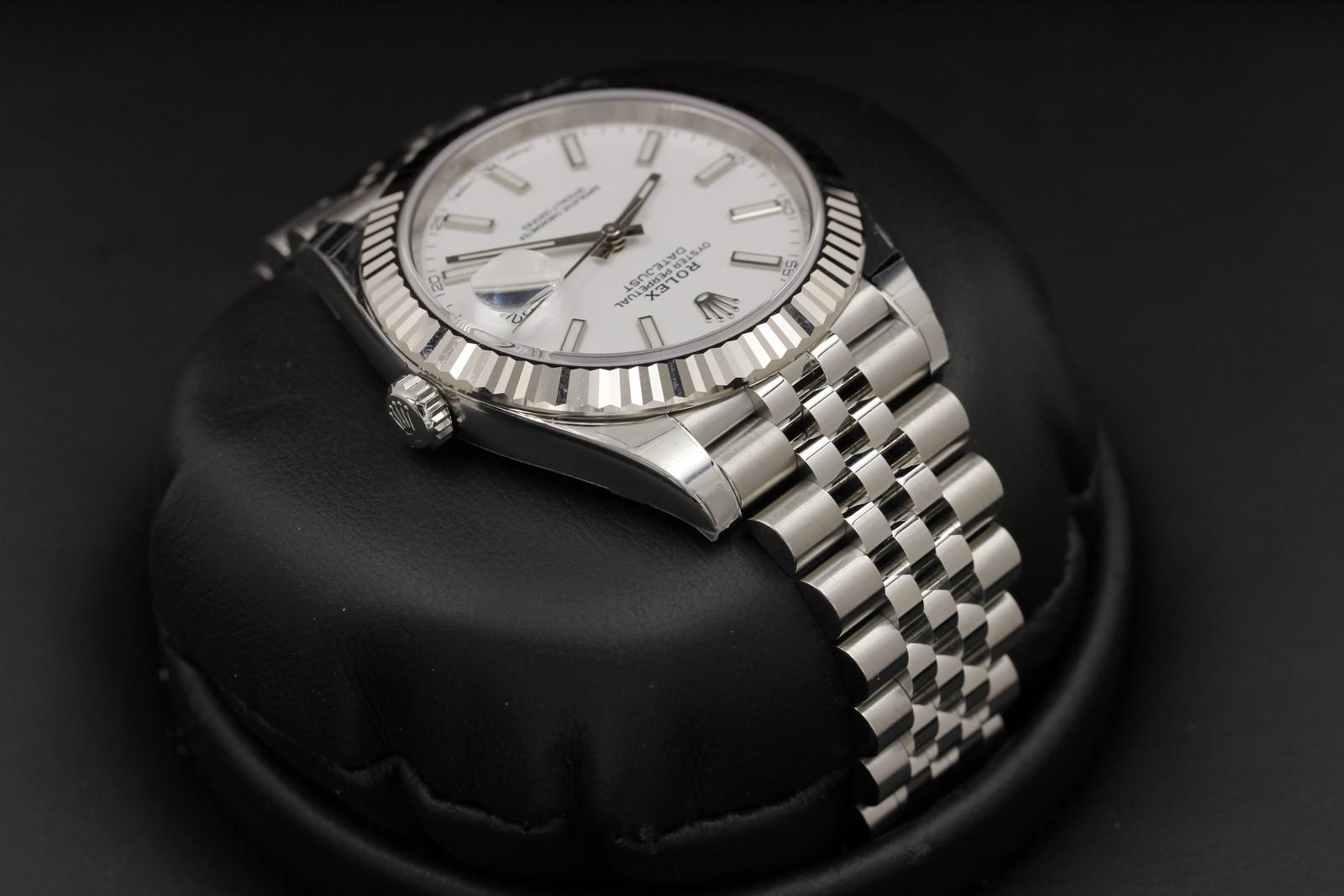 Watch Image 4