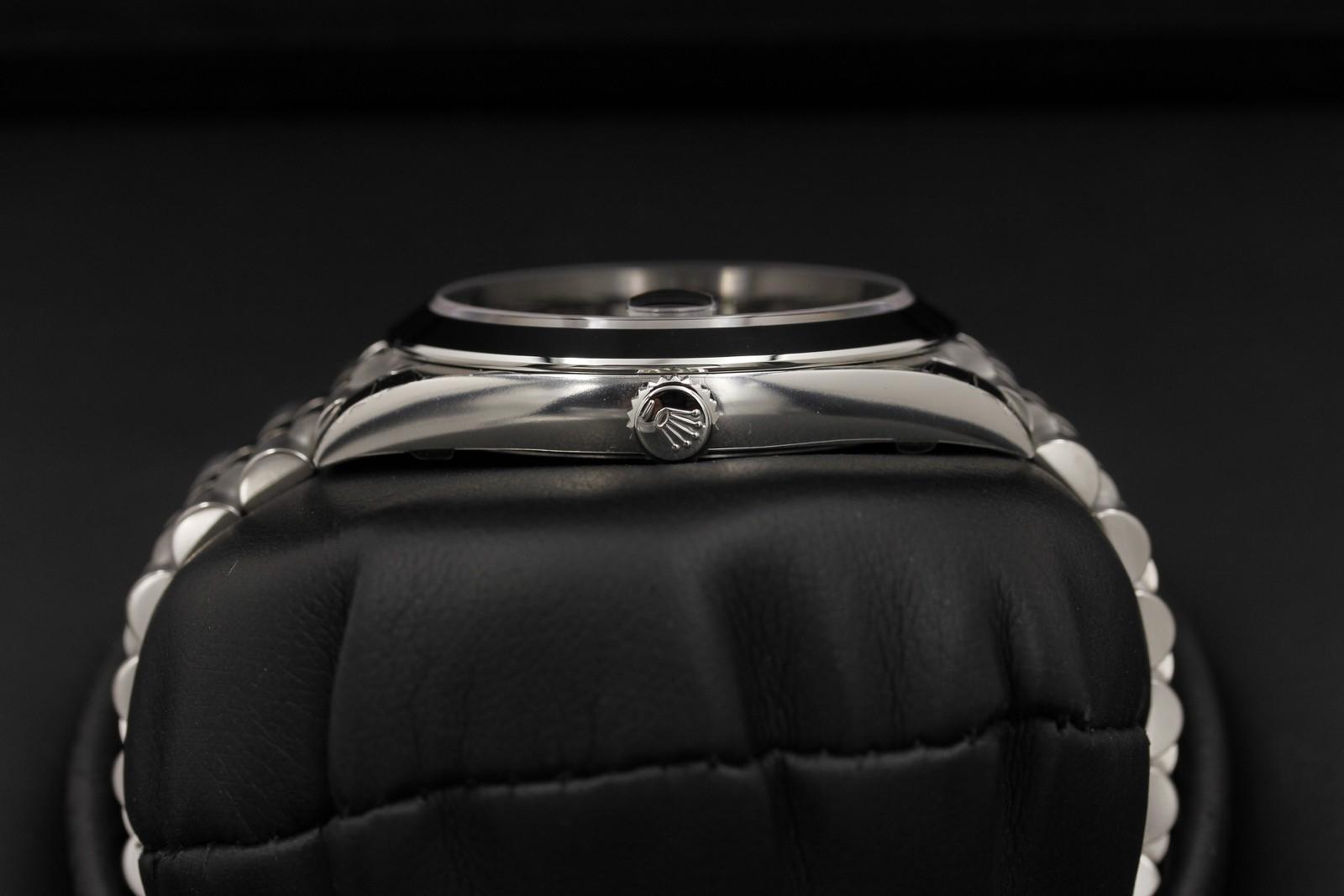 Watch Image 3