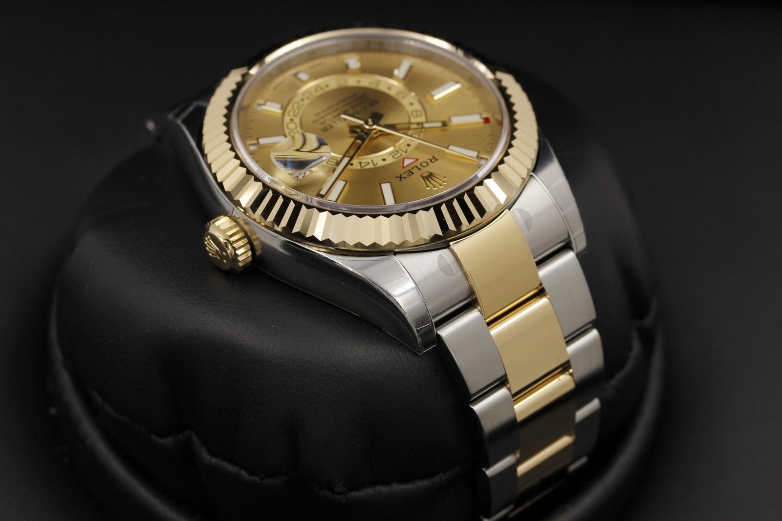 Watch Image 4