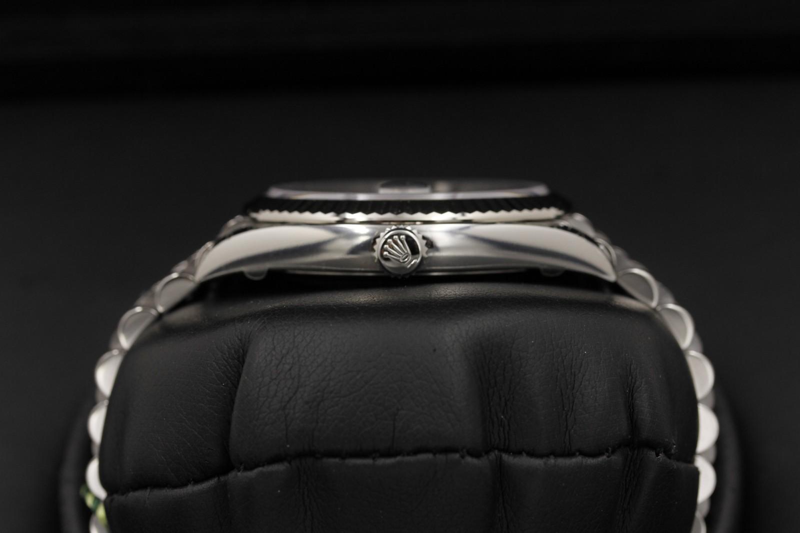 Watch Image 3