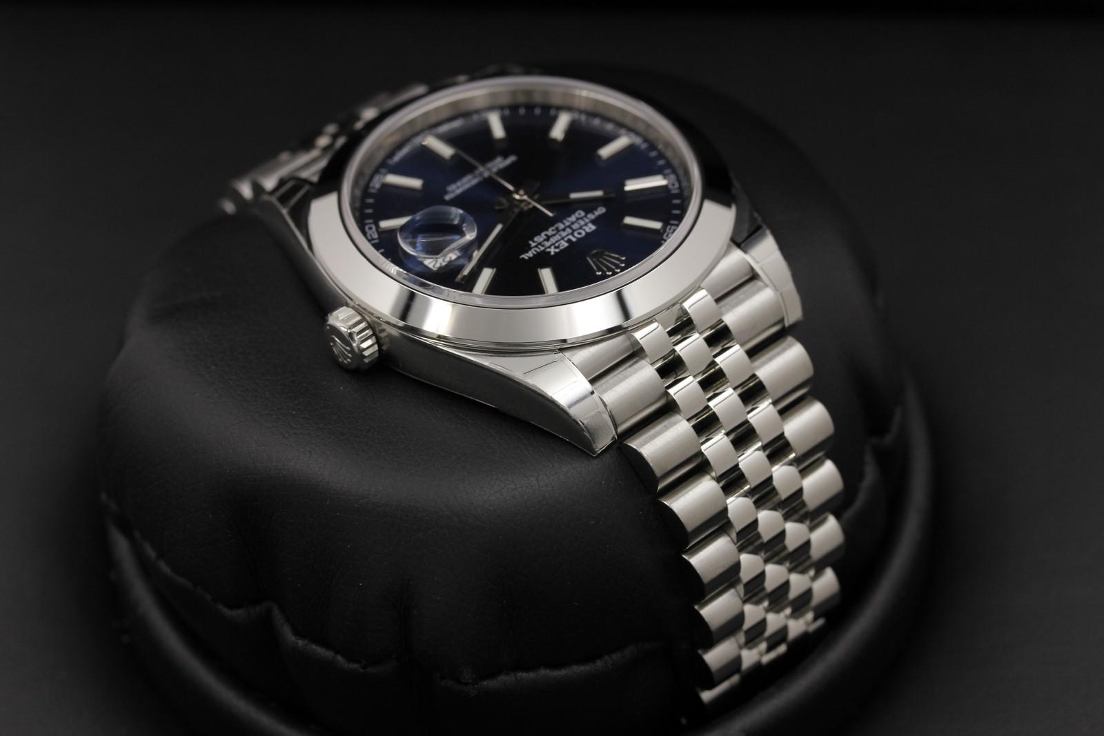 Watch Image 4