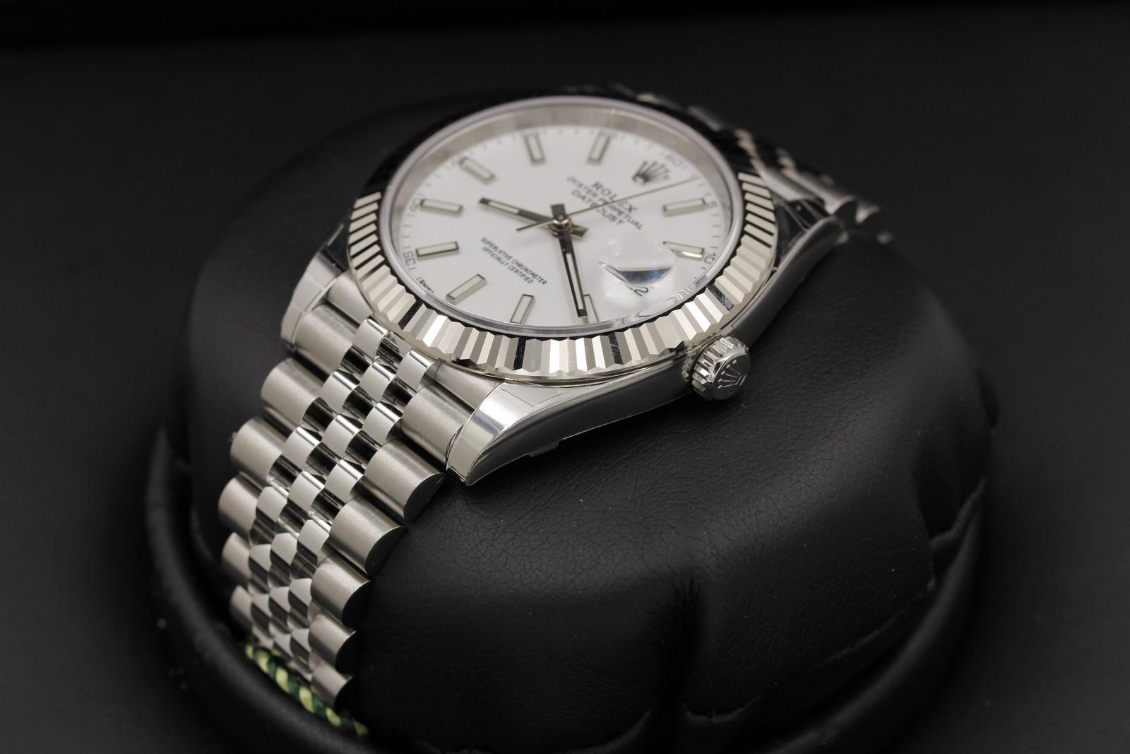 Watch Image 2