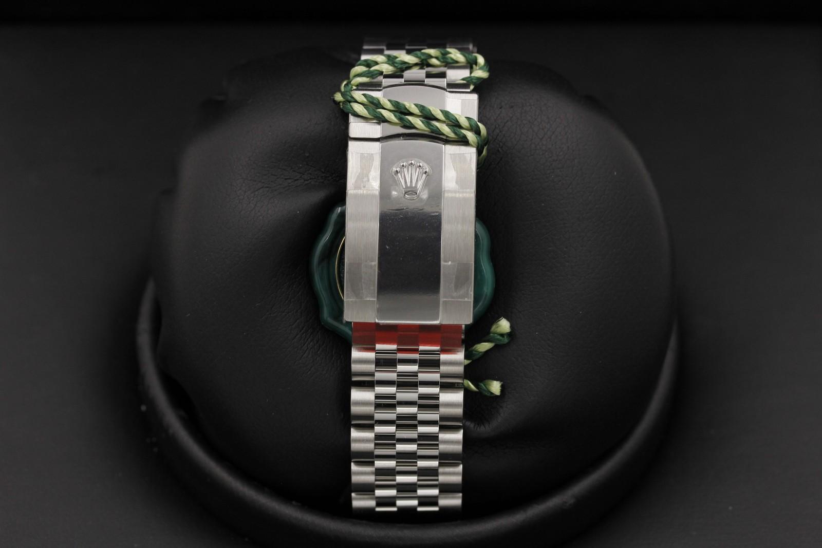 Watch Image 7