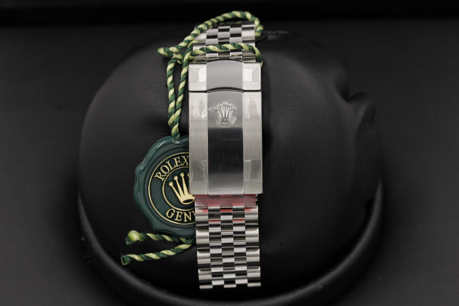 Watch Image 7