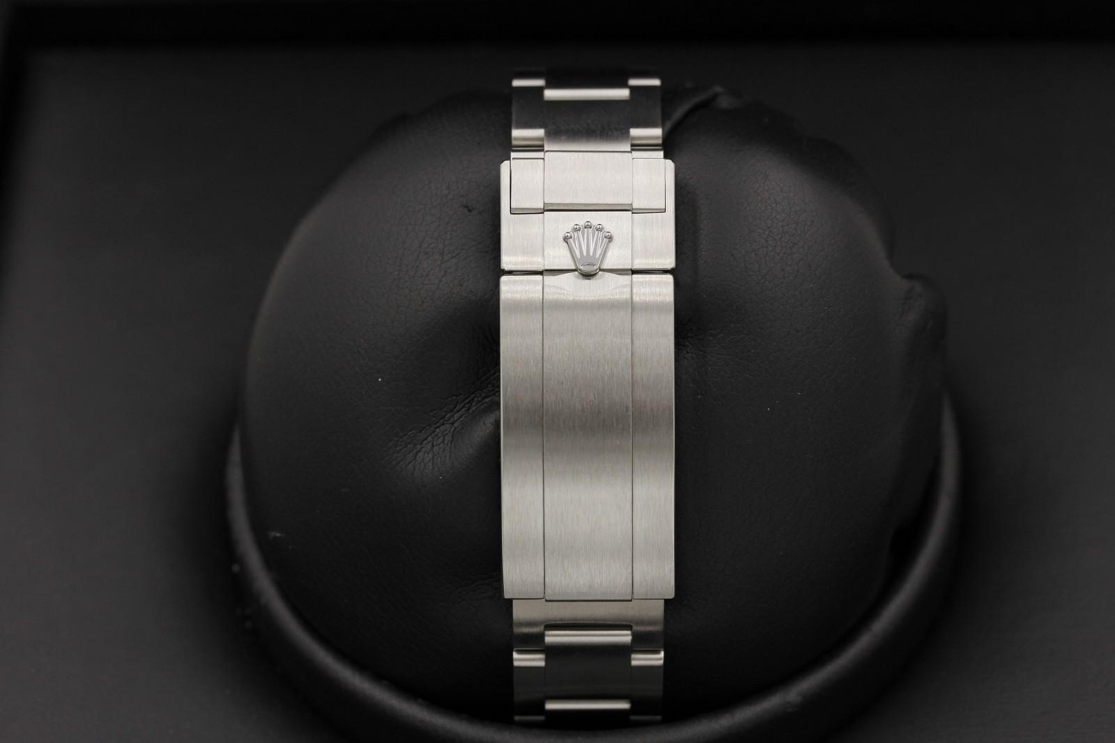 Watch Image 7