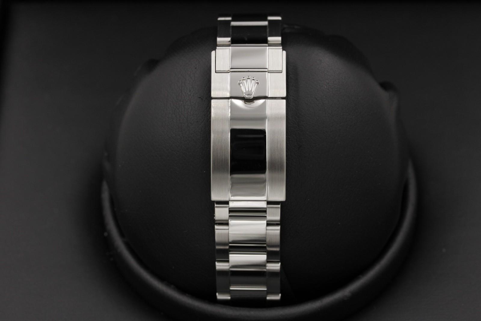 Watch Image 7