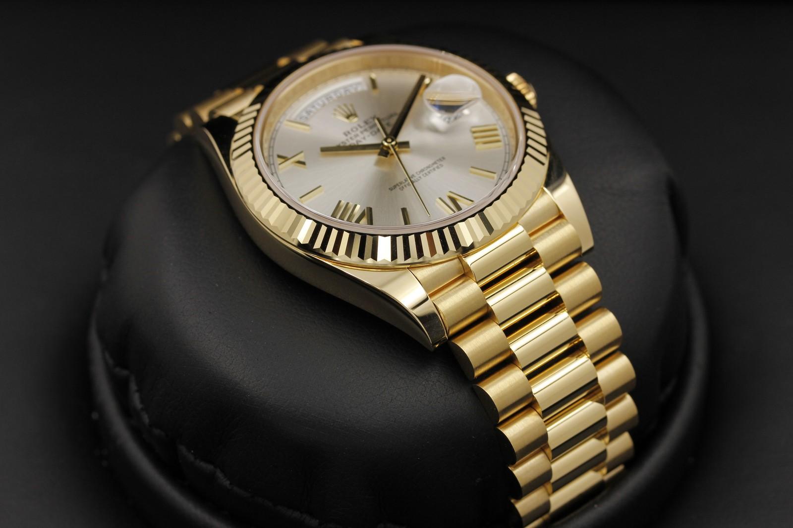 Watch Image 6