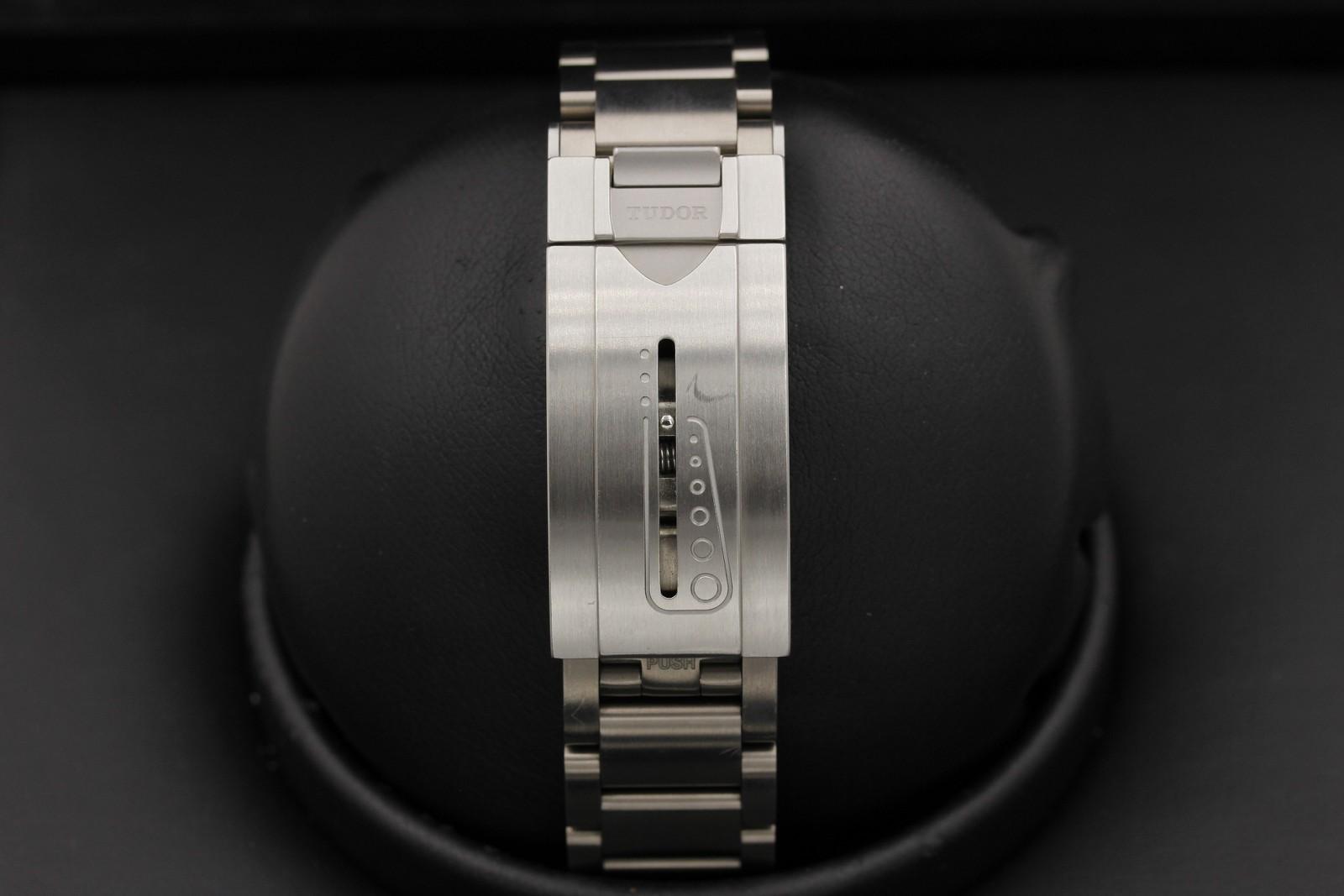 Watch Image 7