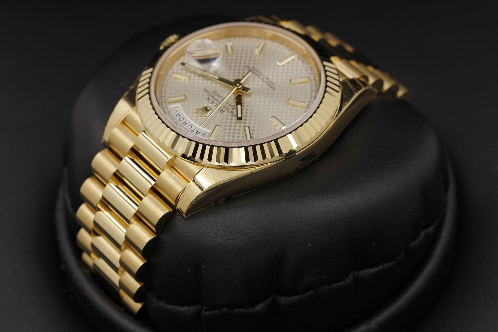 Watch Image 5