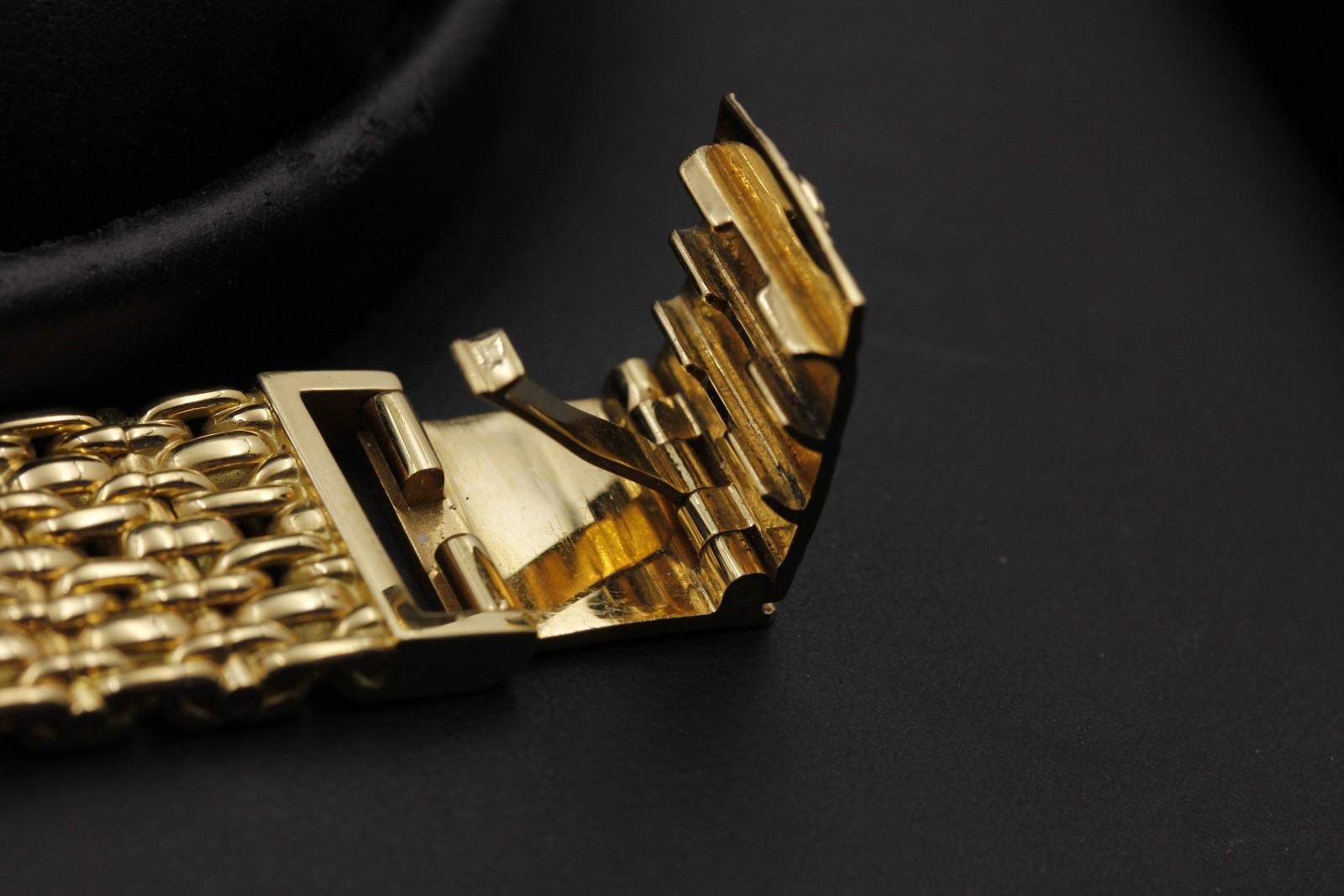 Watch Image 11