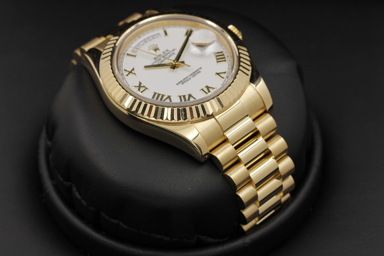 Watch Image 6