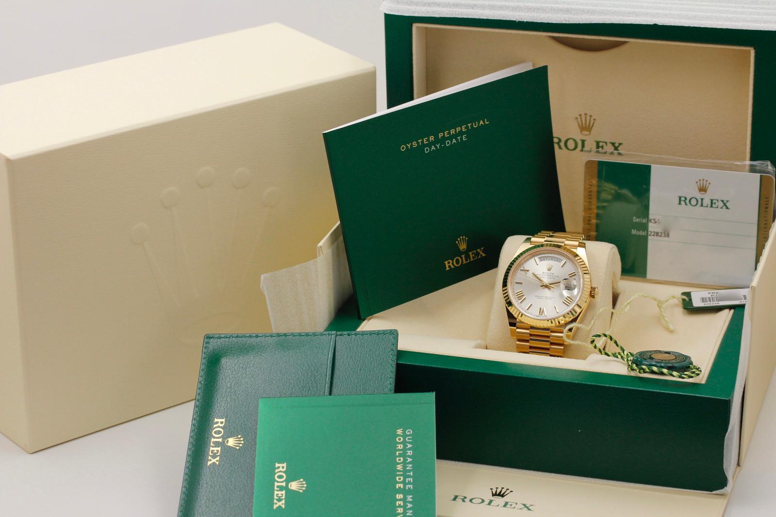 Watch Image 12