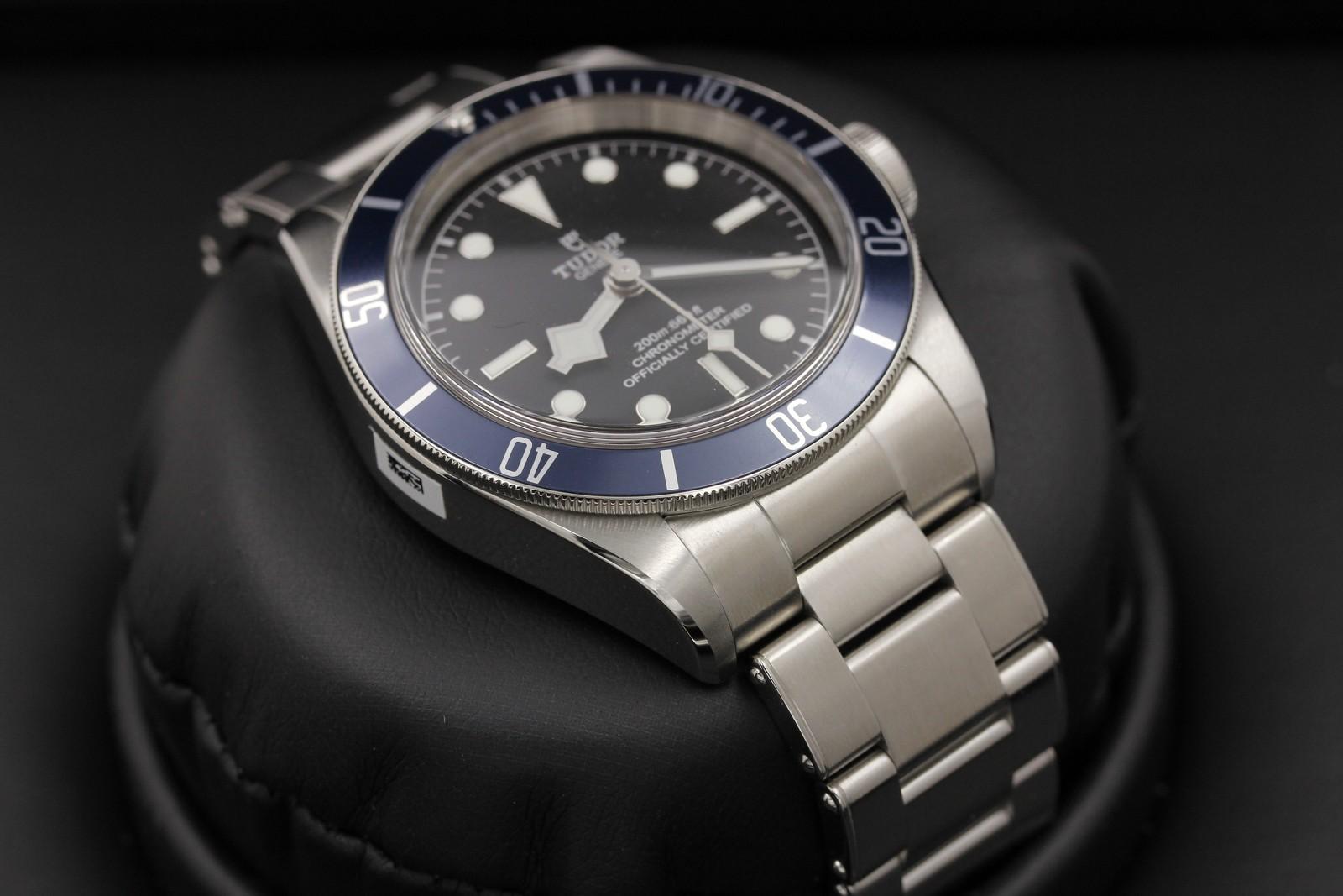 Watch Image 11