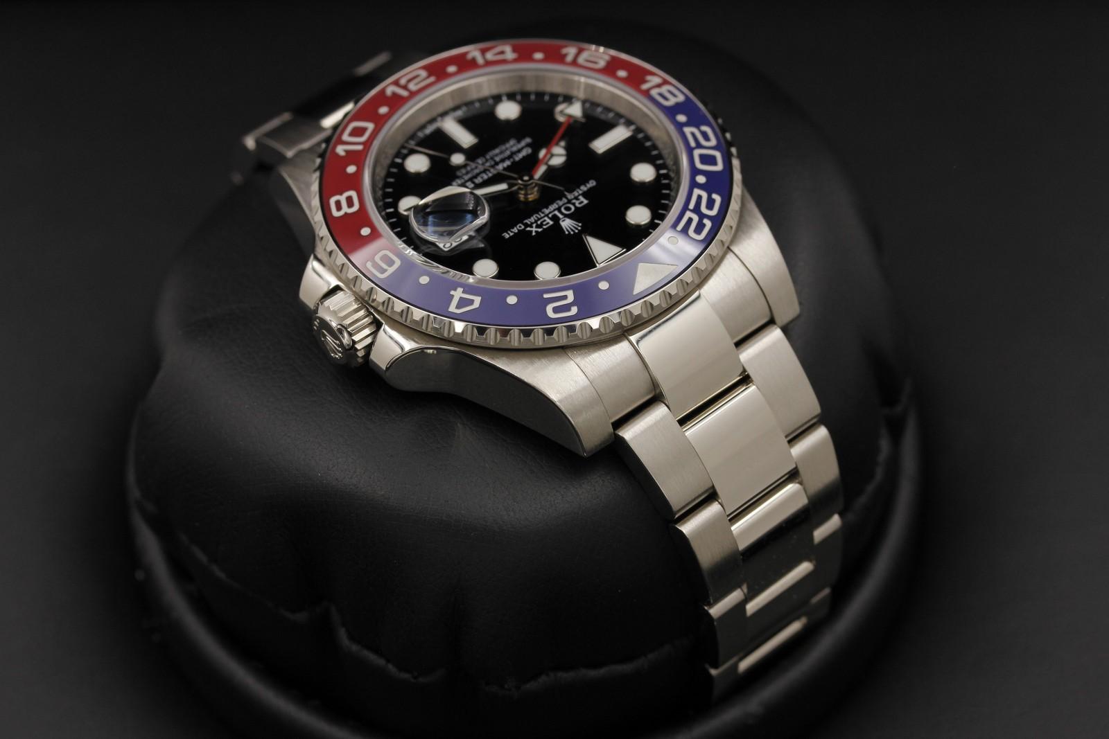 Watch Image 4