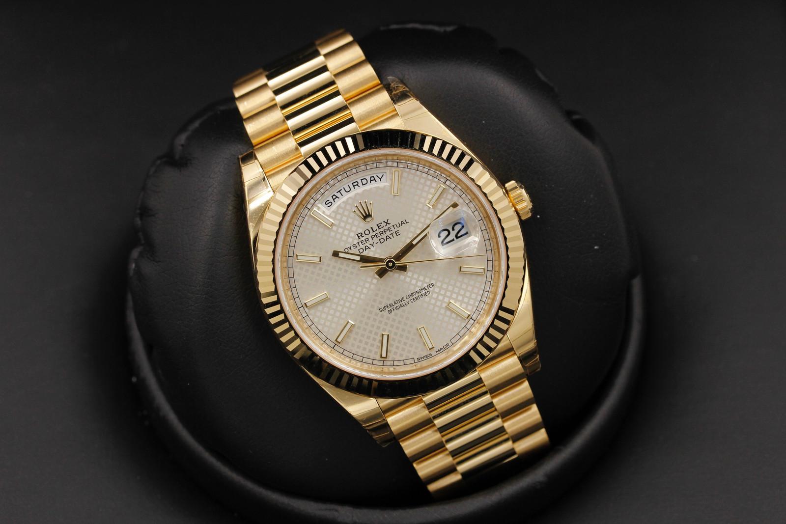 Watch Image 9