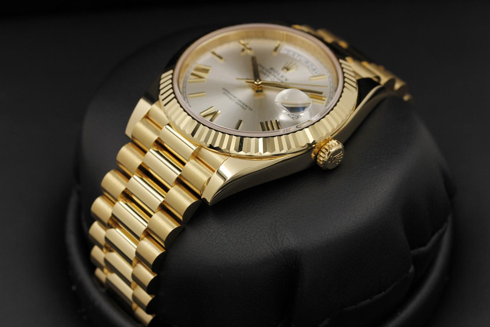 Watch Image 2
