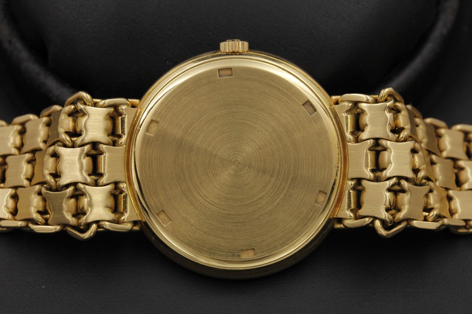 Watch Image 10