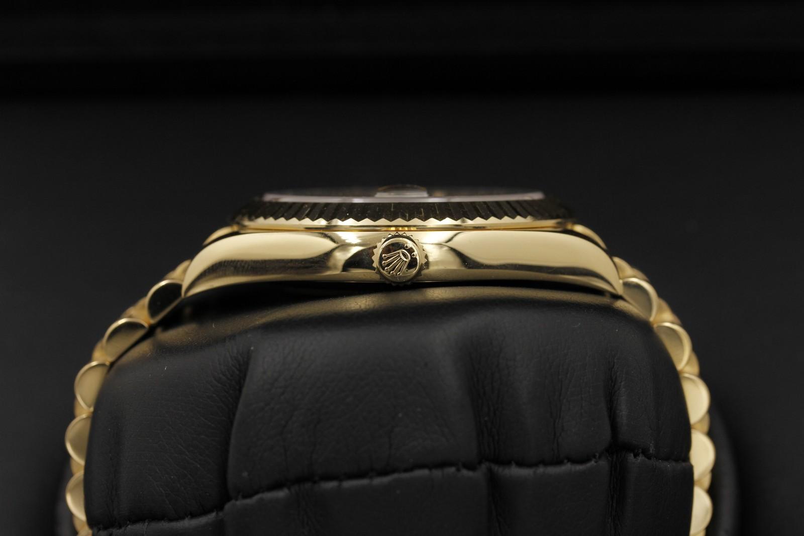 Watch Image 3