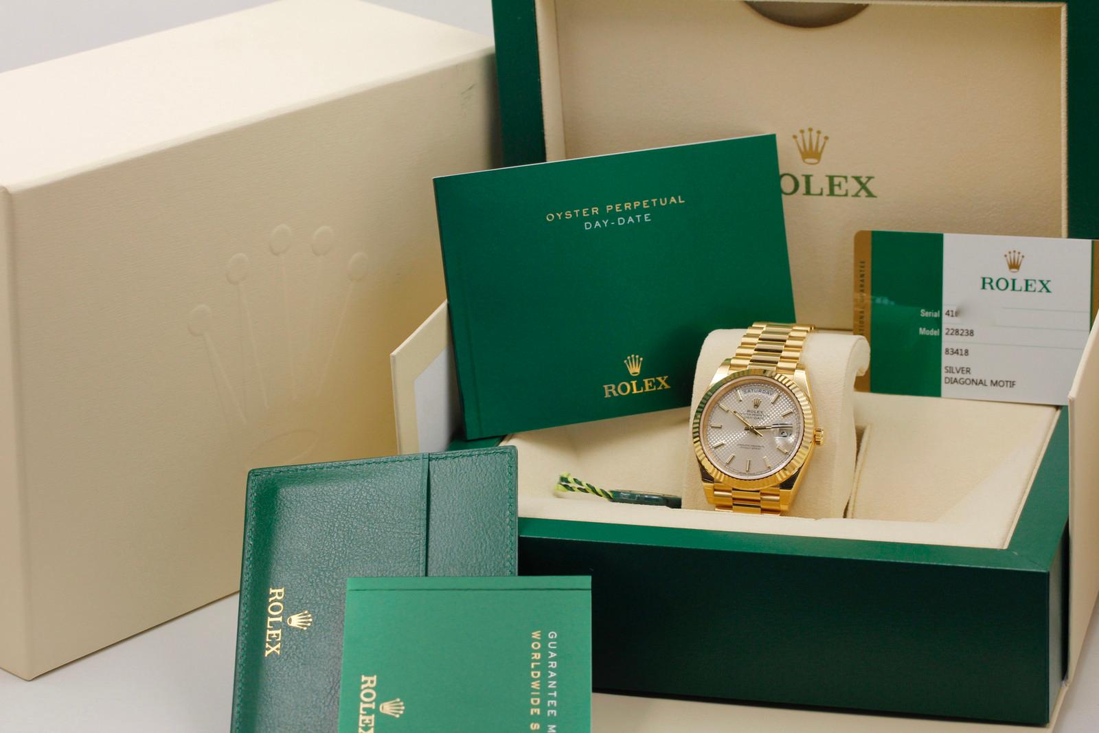 Watch Image 11