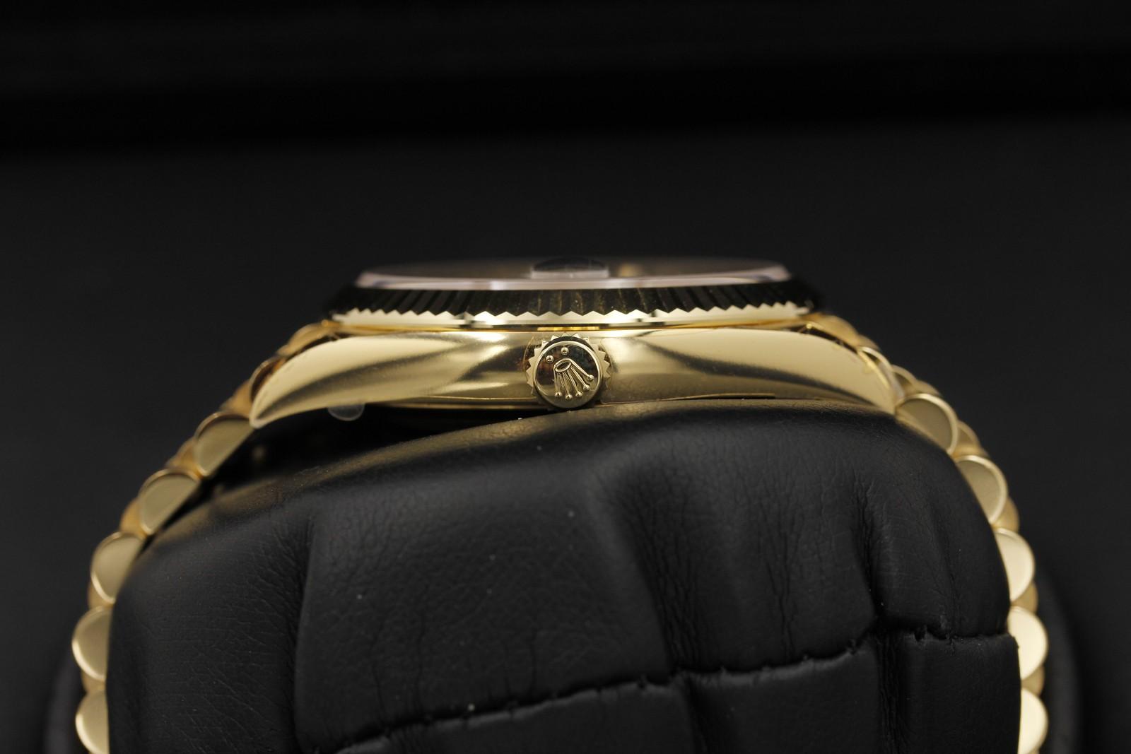 Watch Image 3