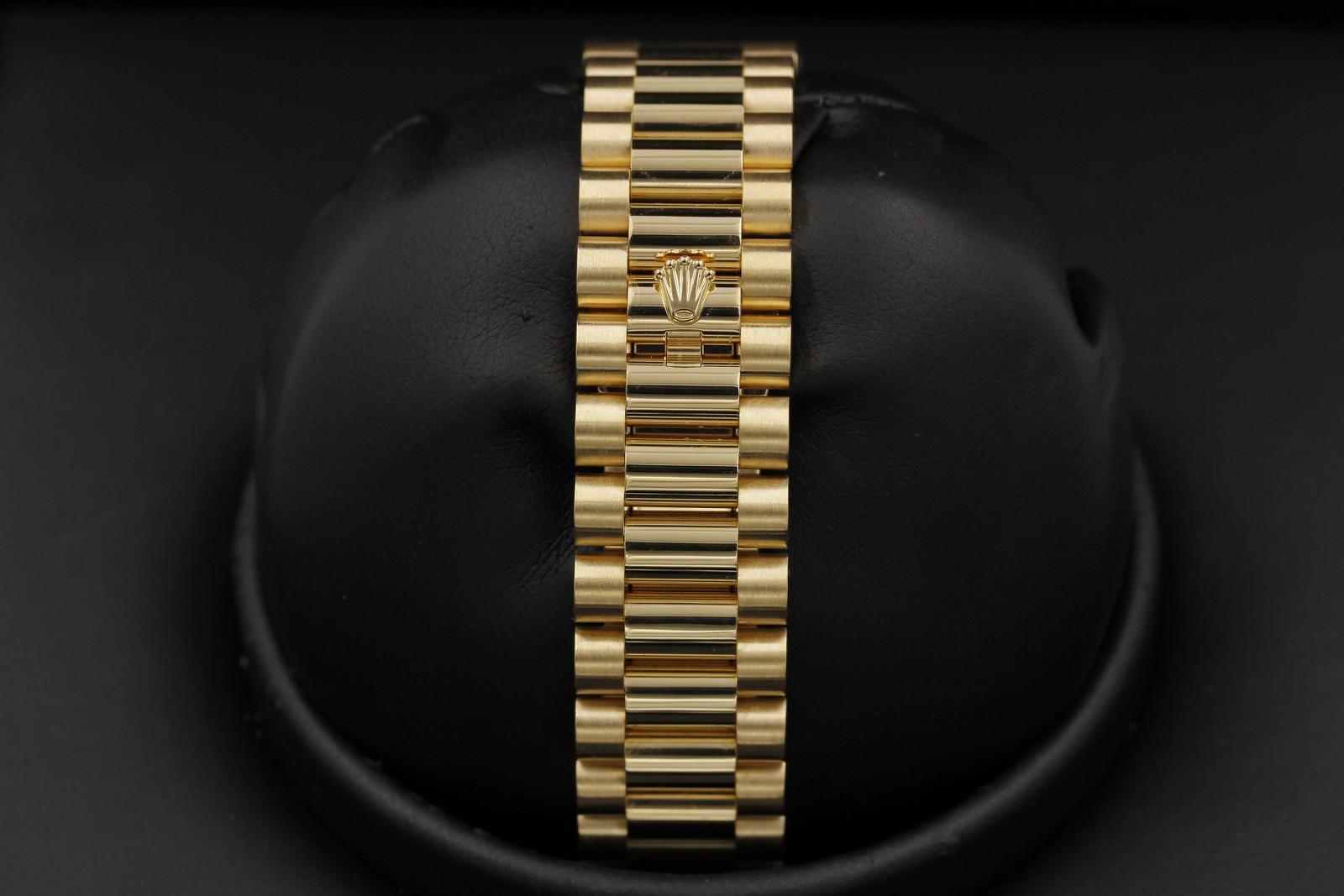 Watch Image 7