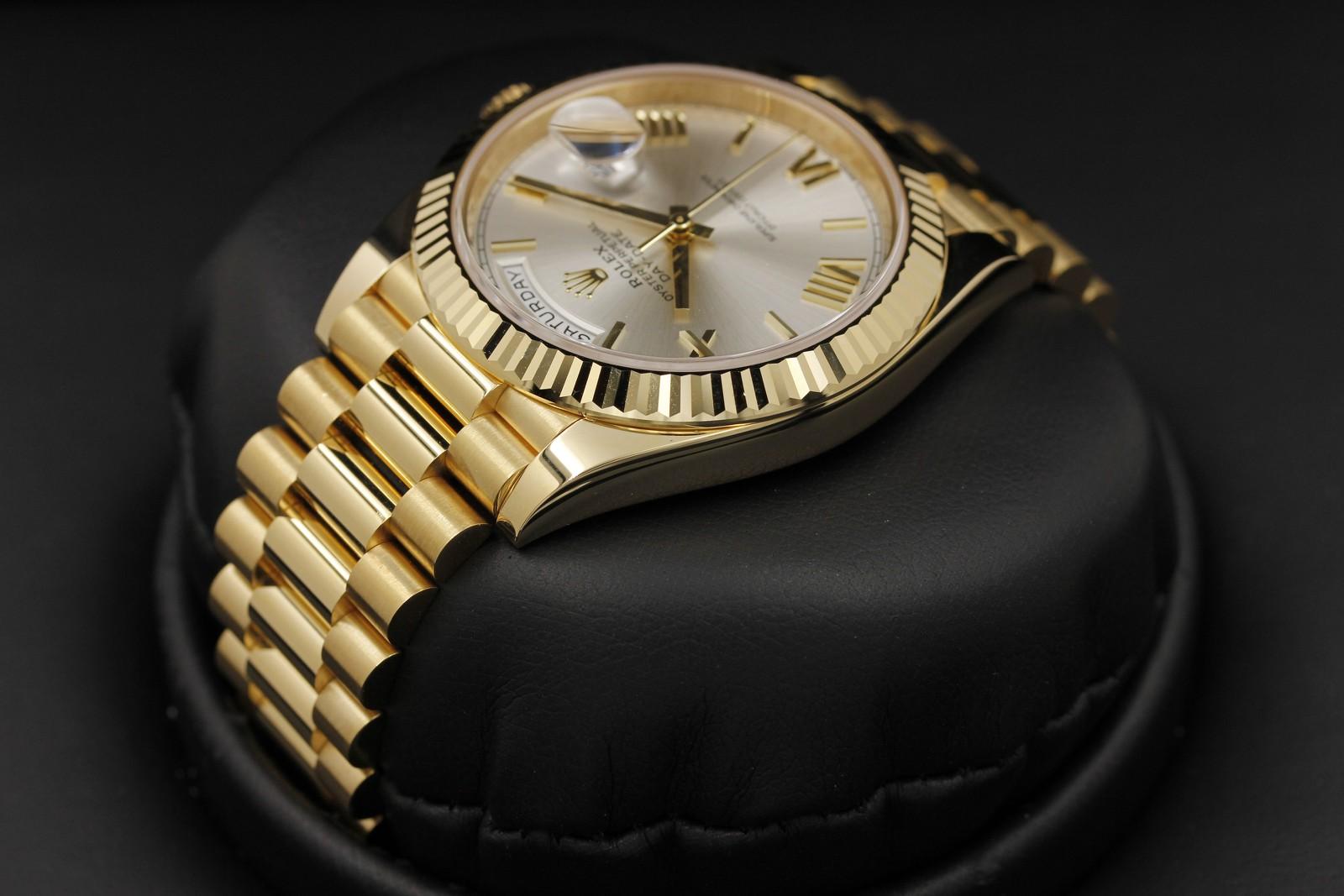 Watch Image 5