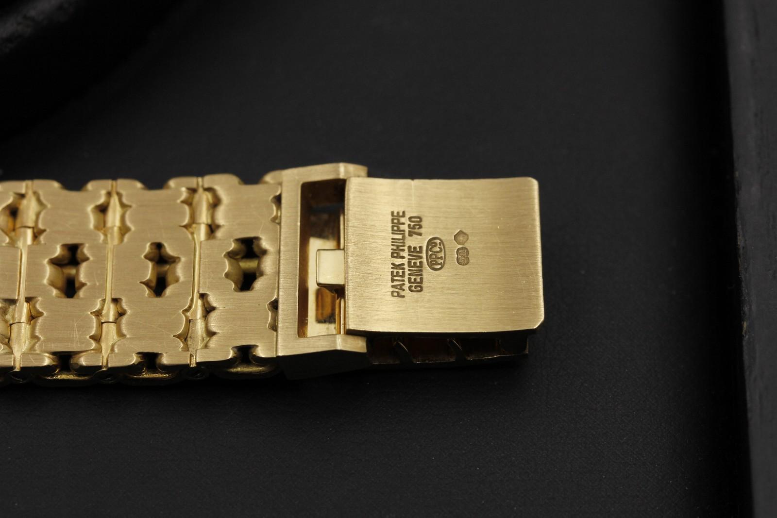 Watch Image 13