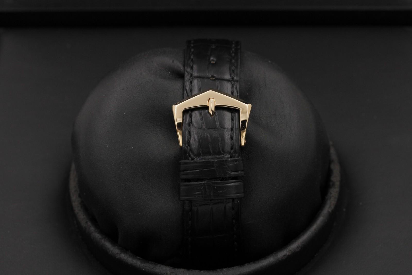 Watch Image 7