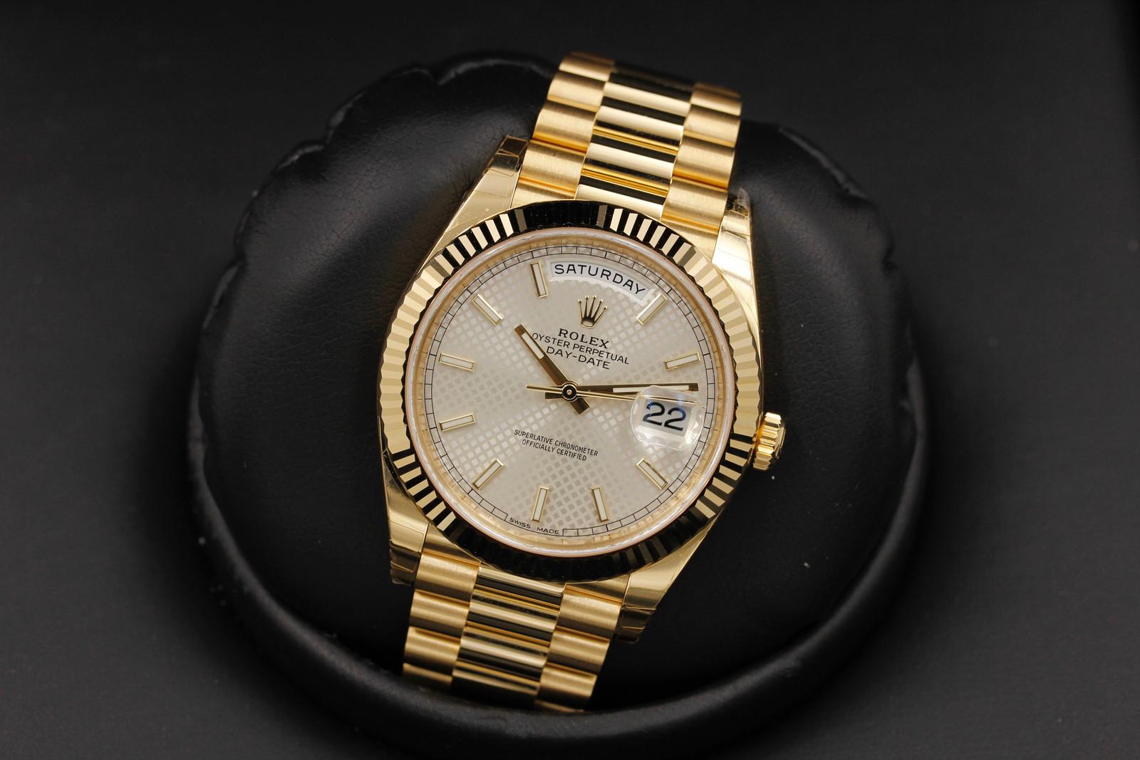 Watch Image 8