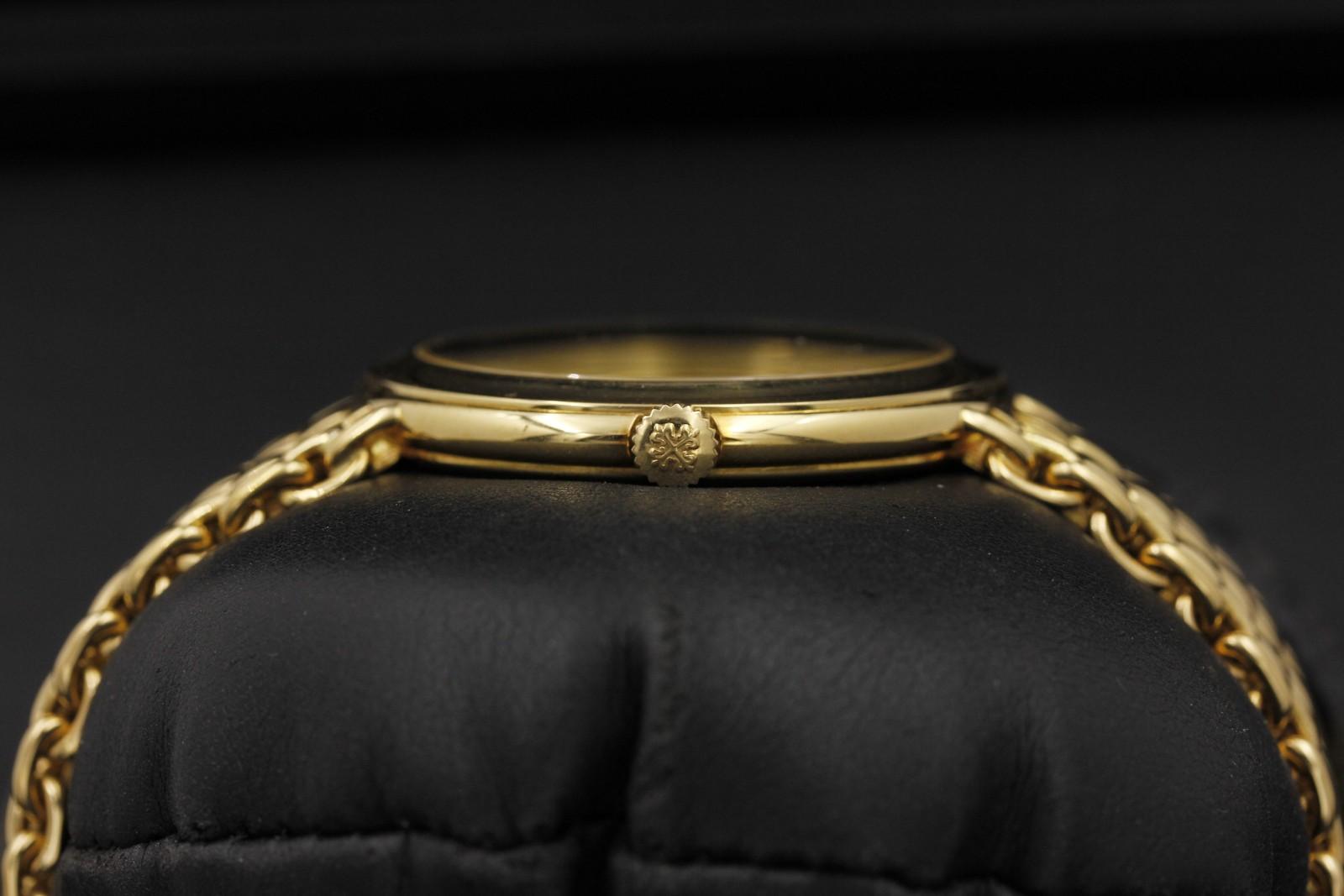 Watch Image 3