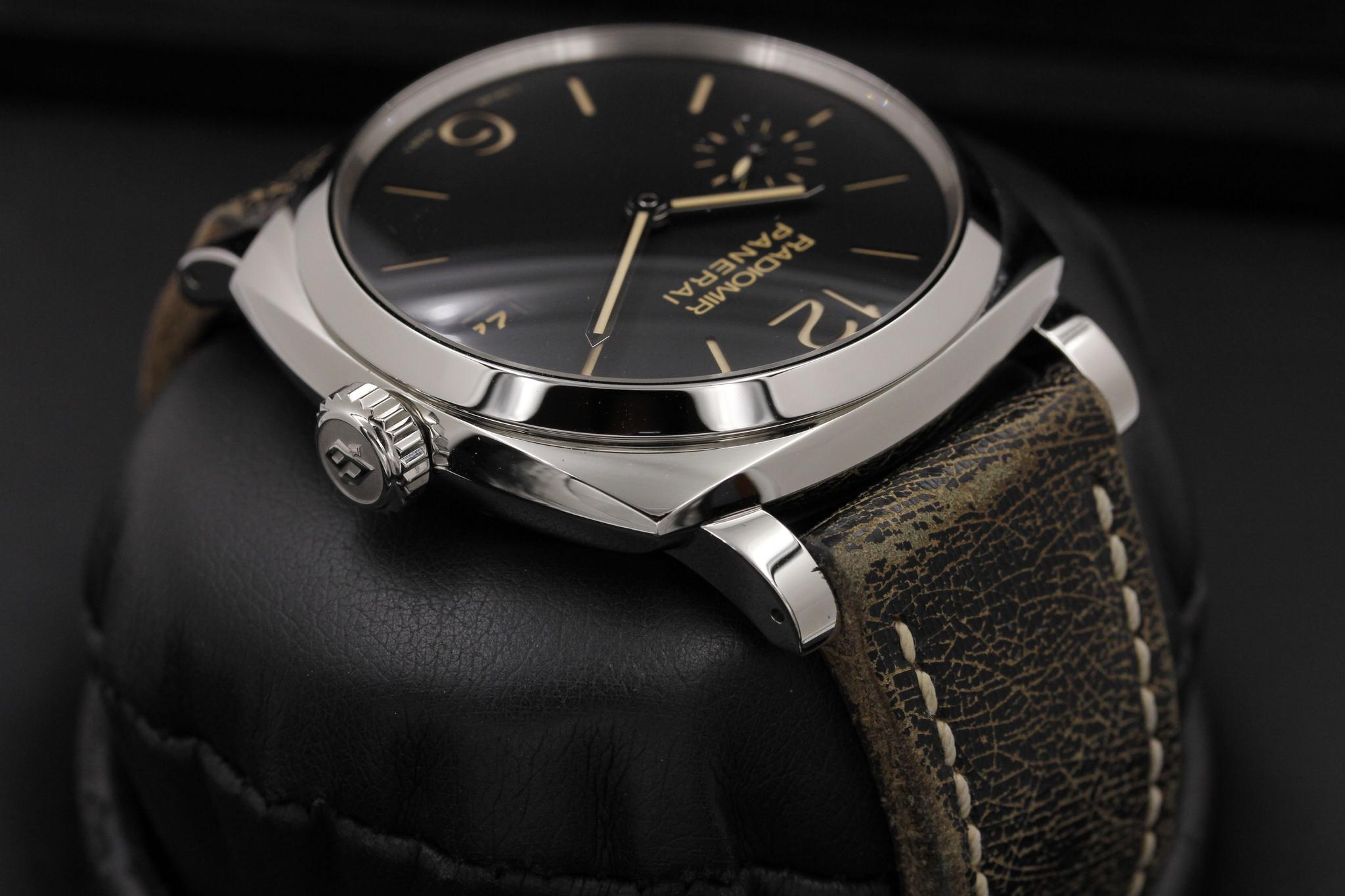Watch Image 4