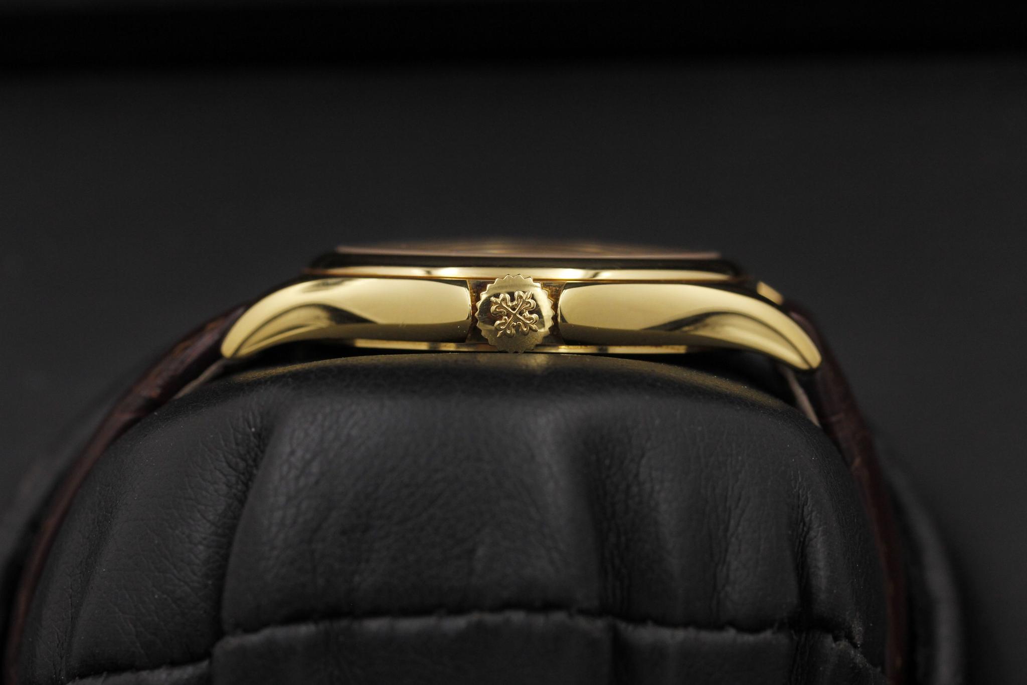Watch Image 3