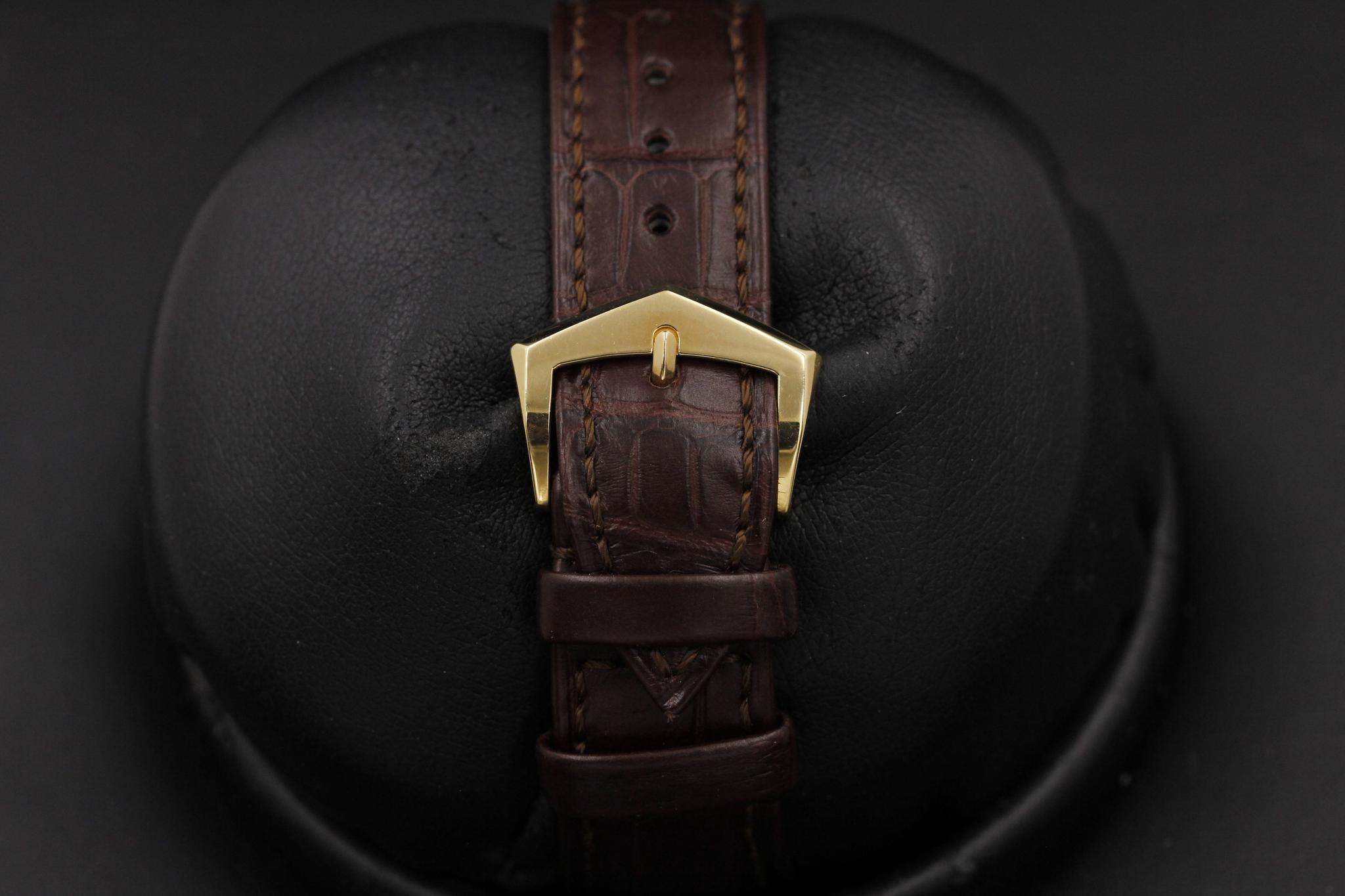 Watch Image 9