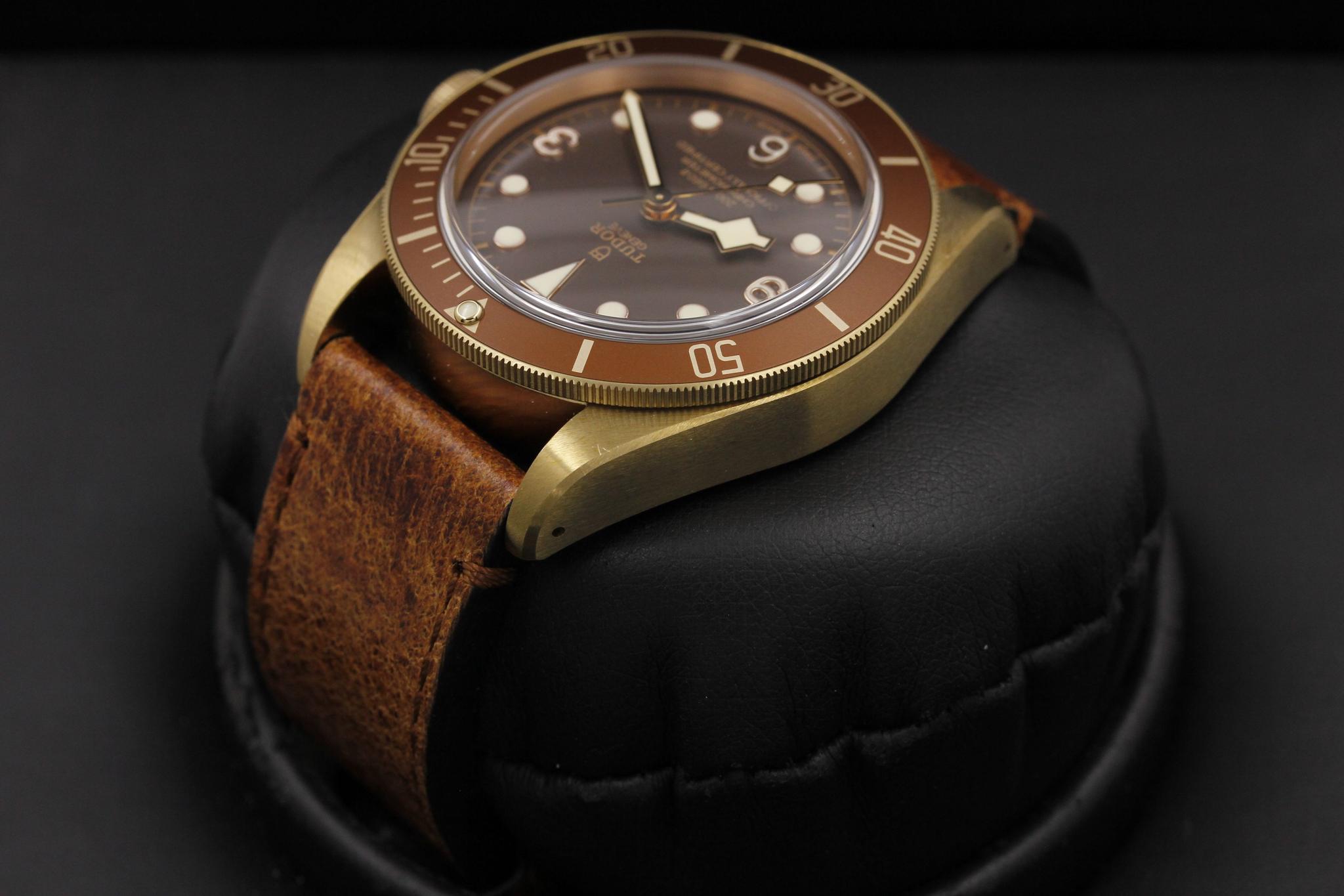 Watch Image 5