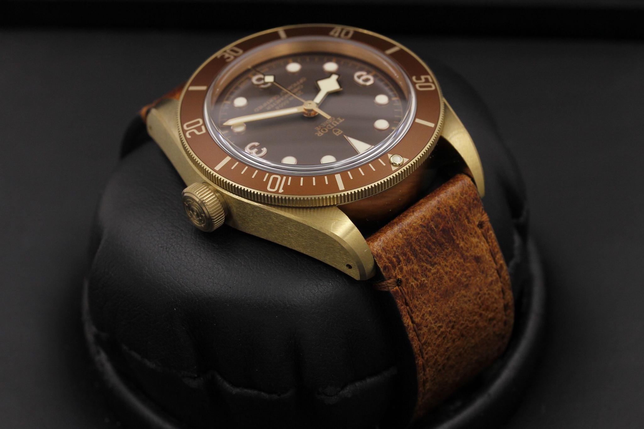 Watch Image 4