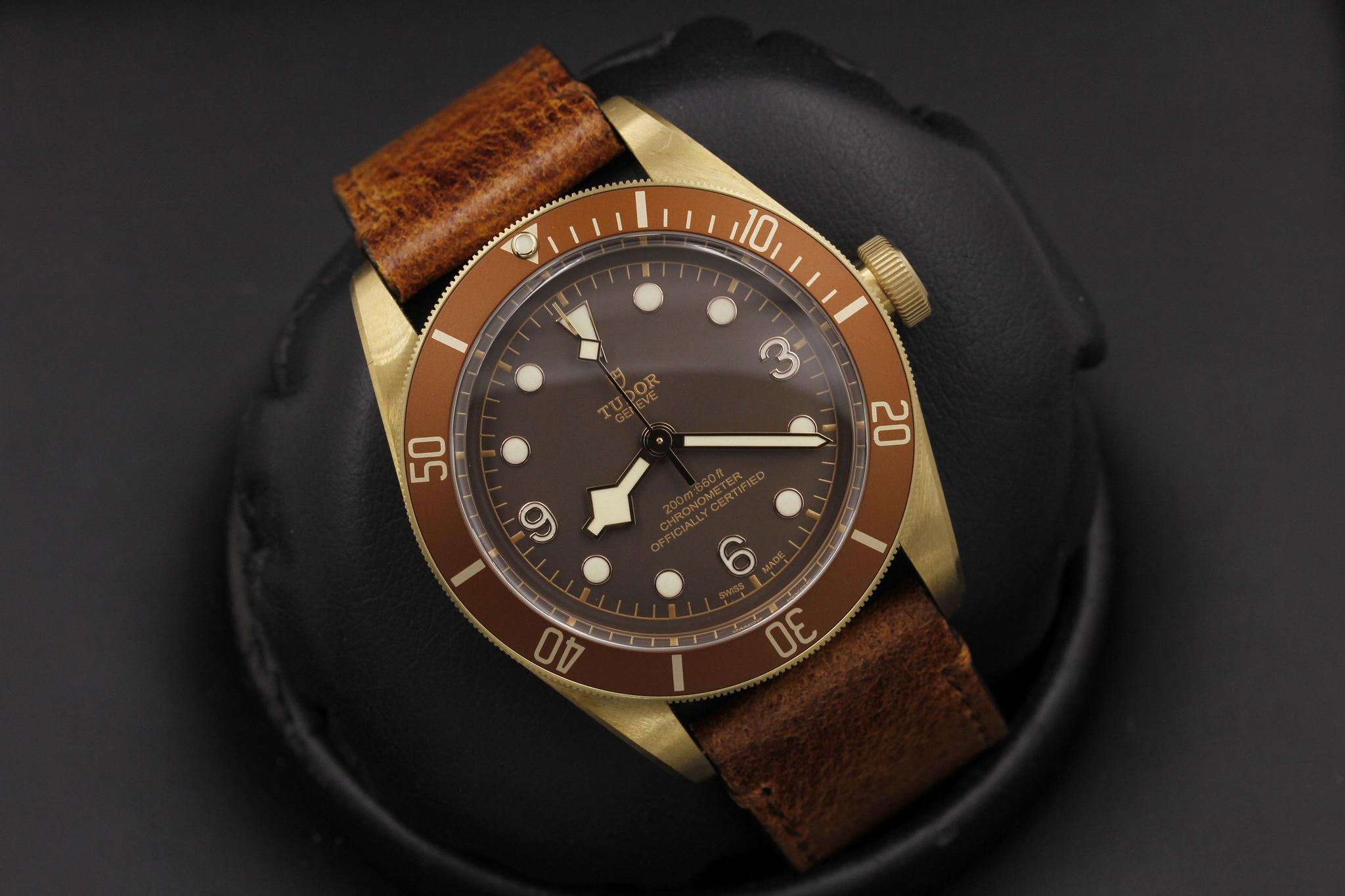 Watch Image 9