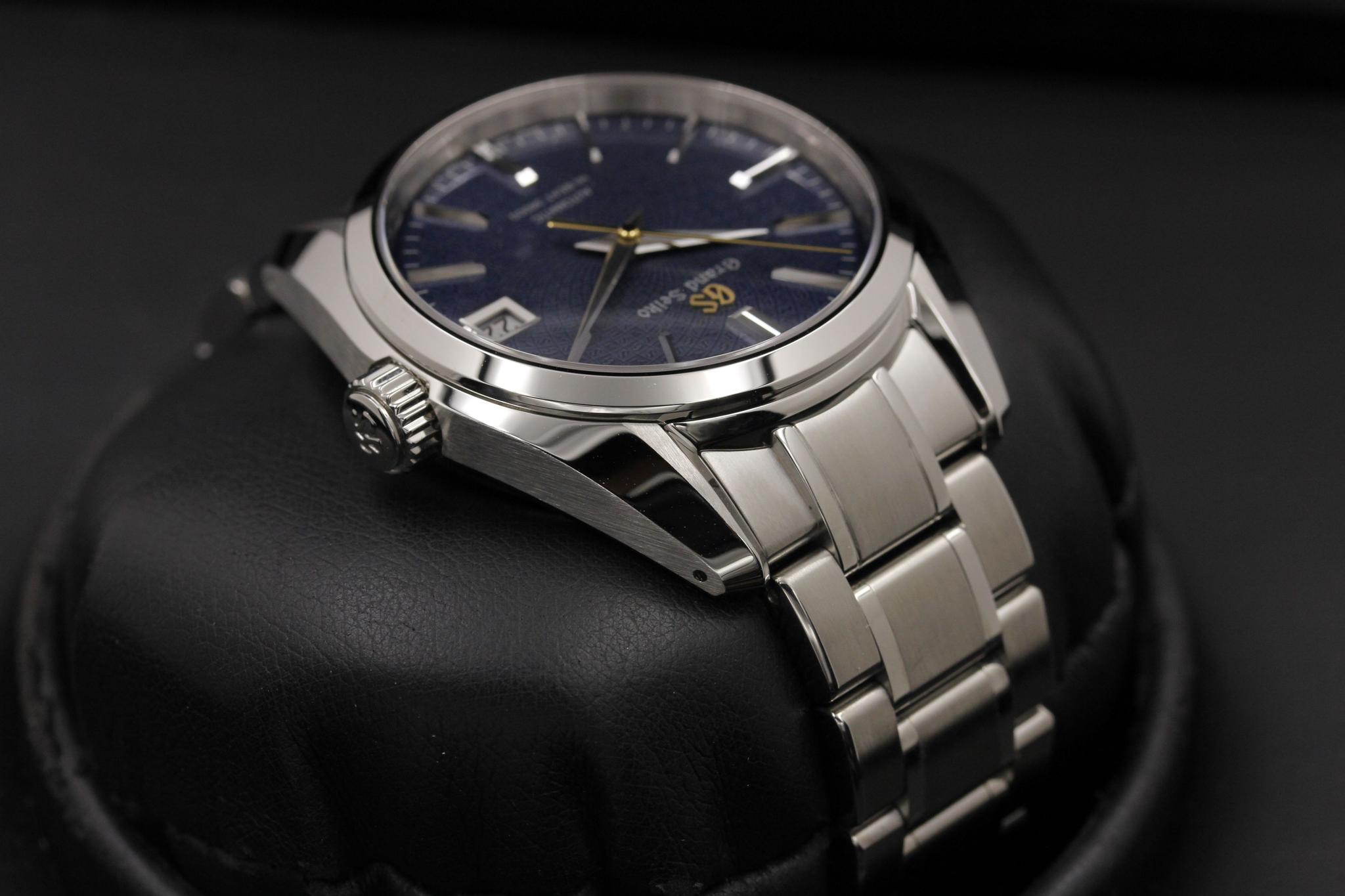 Watch Image 4