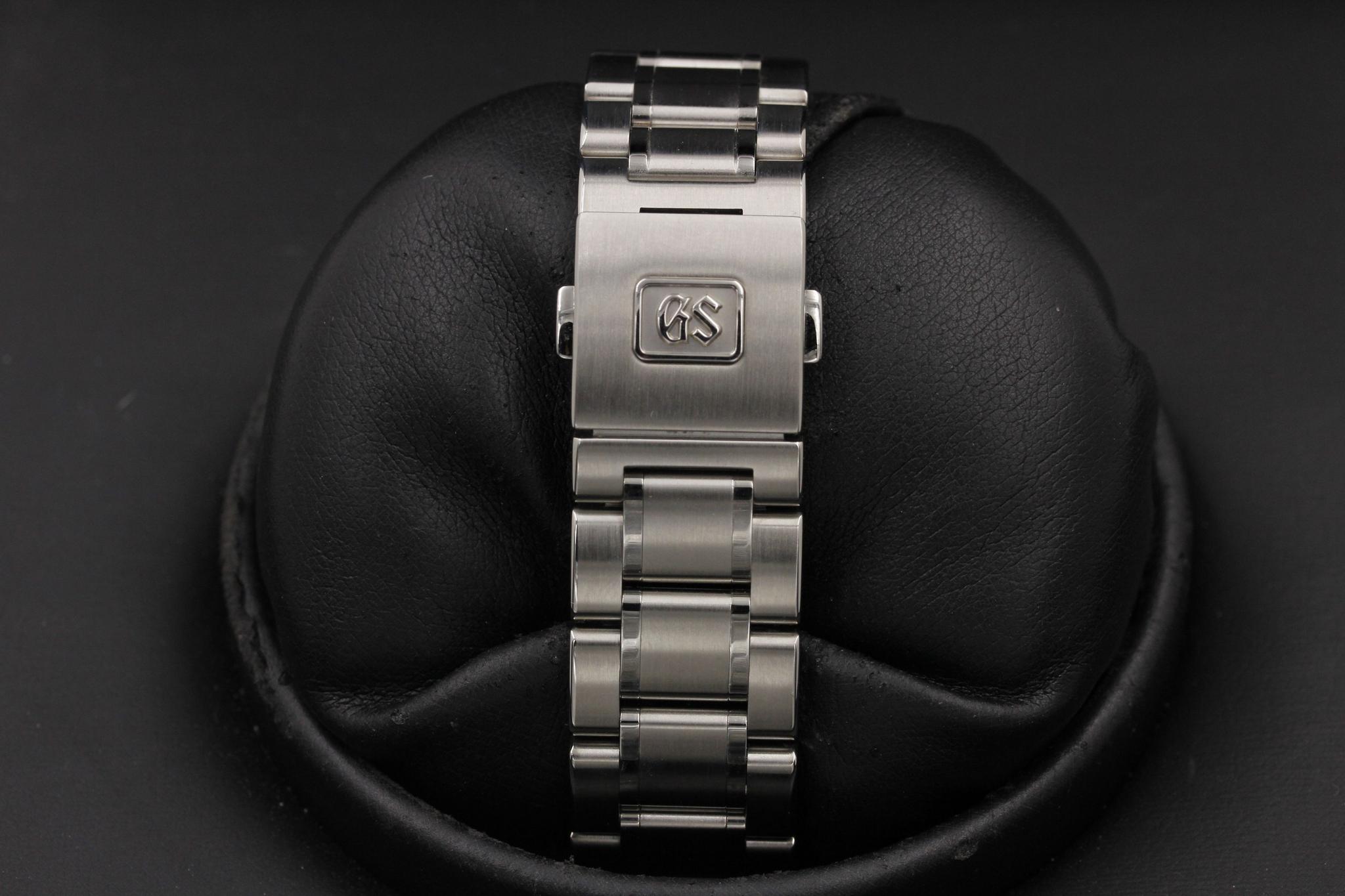 Watch Image 8