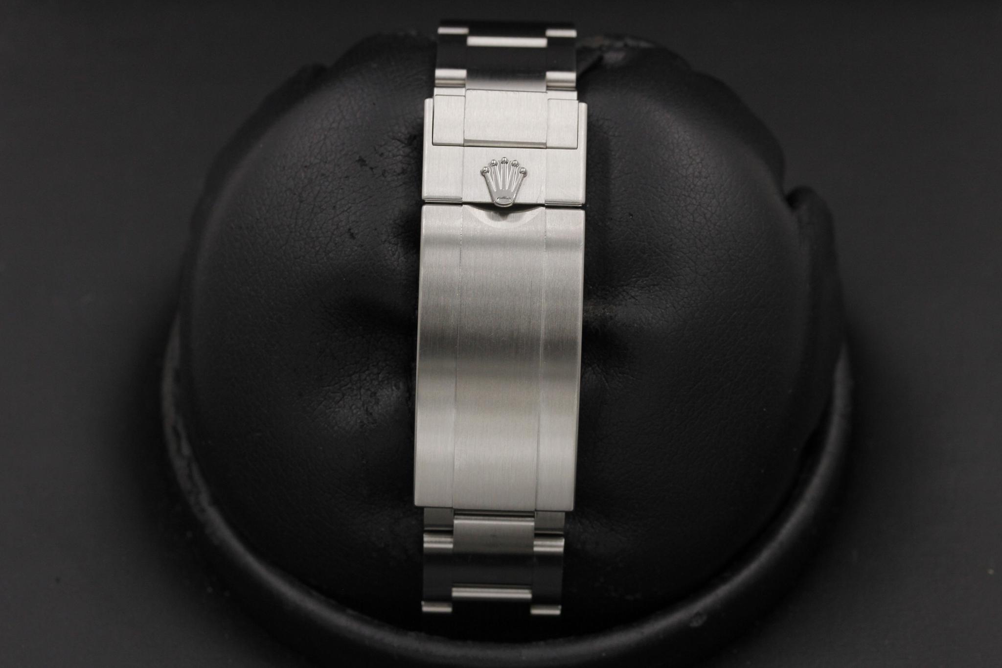 Watch Image 8