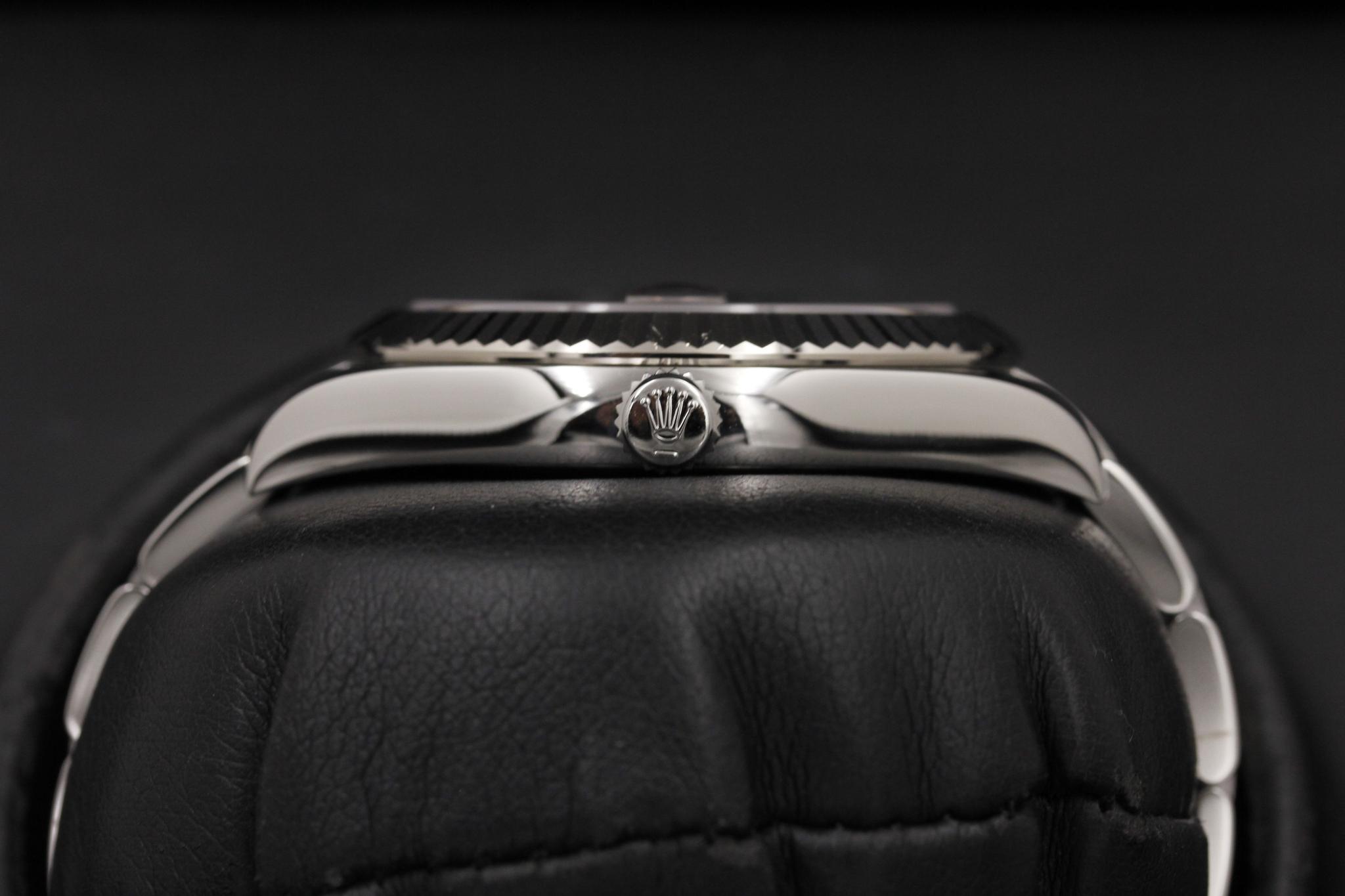 Watch Image 3