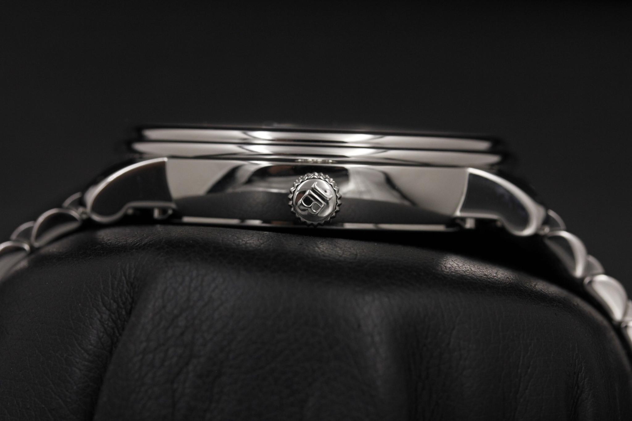 Watch Image 3