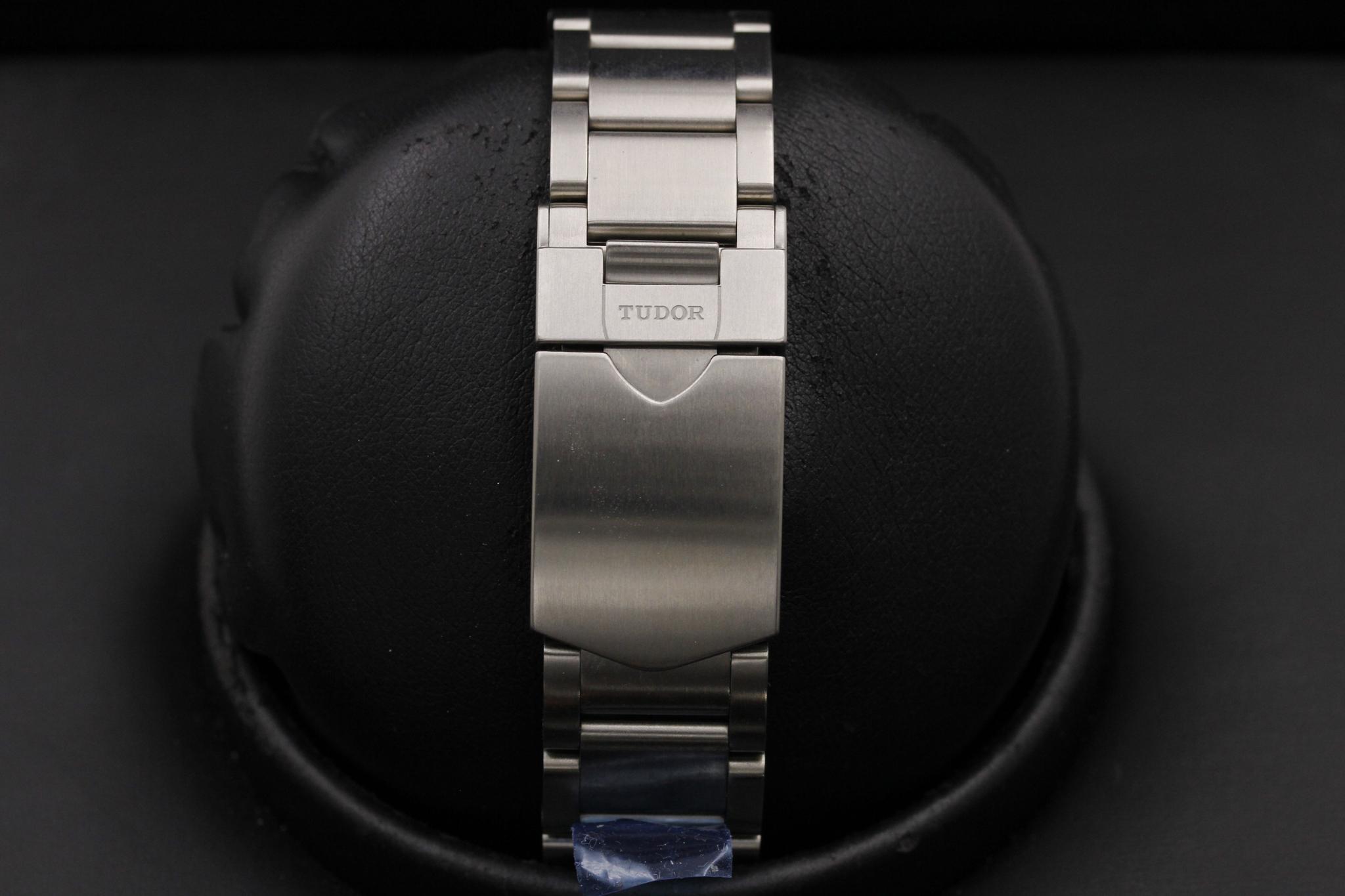 Watch Image 8
