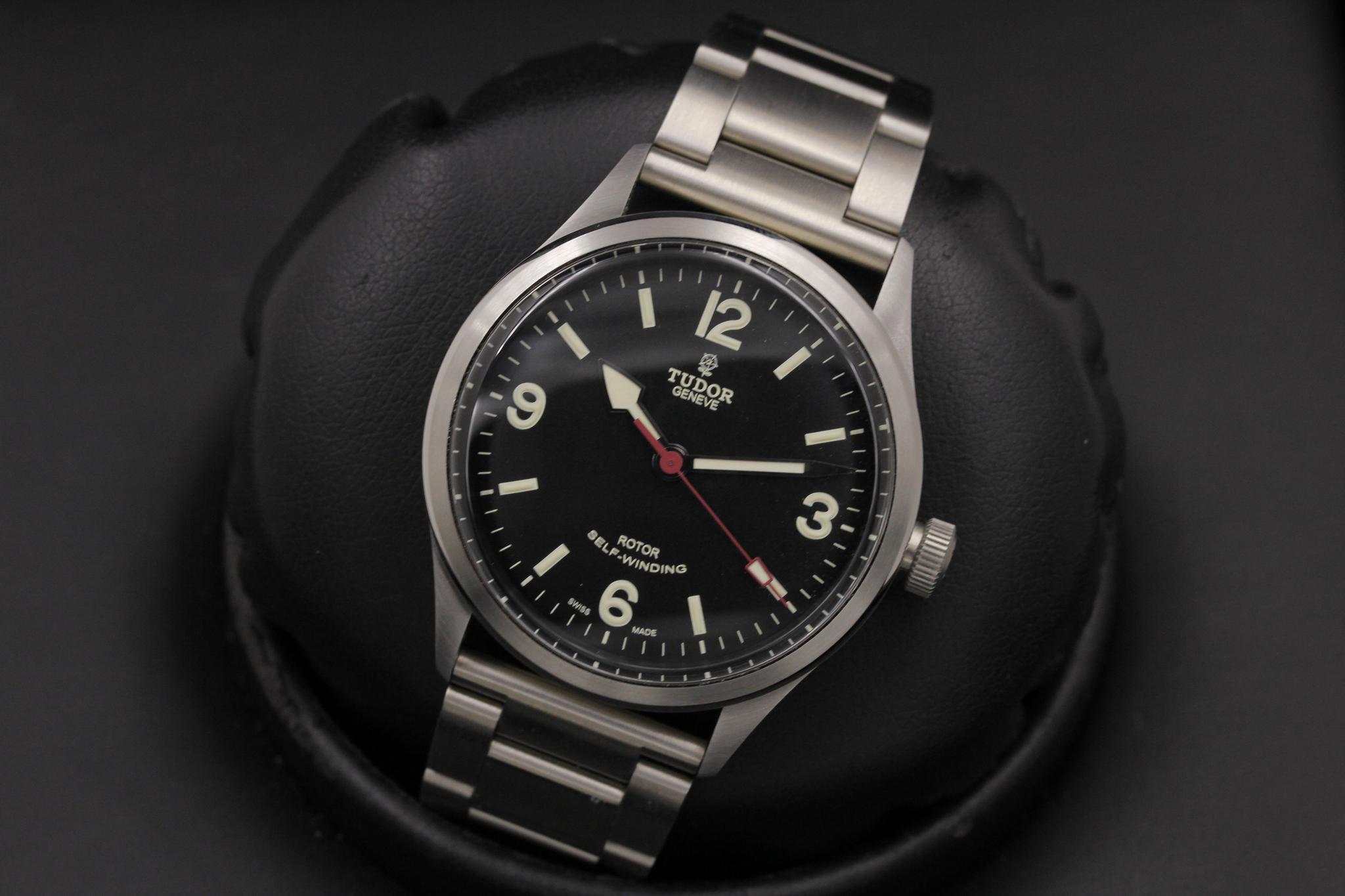 Watch Image 10