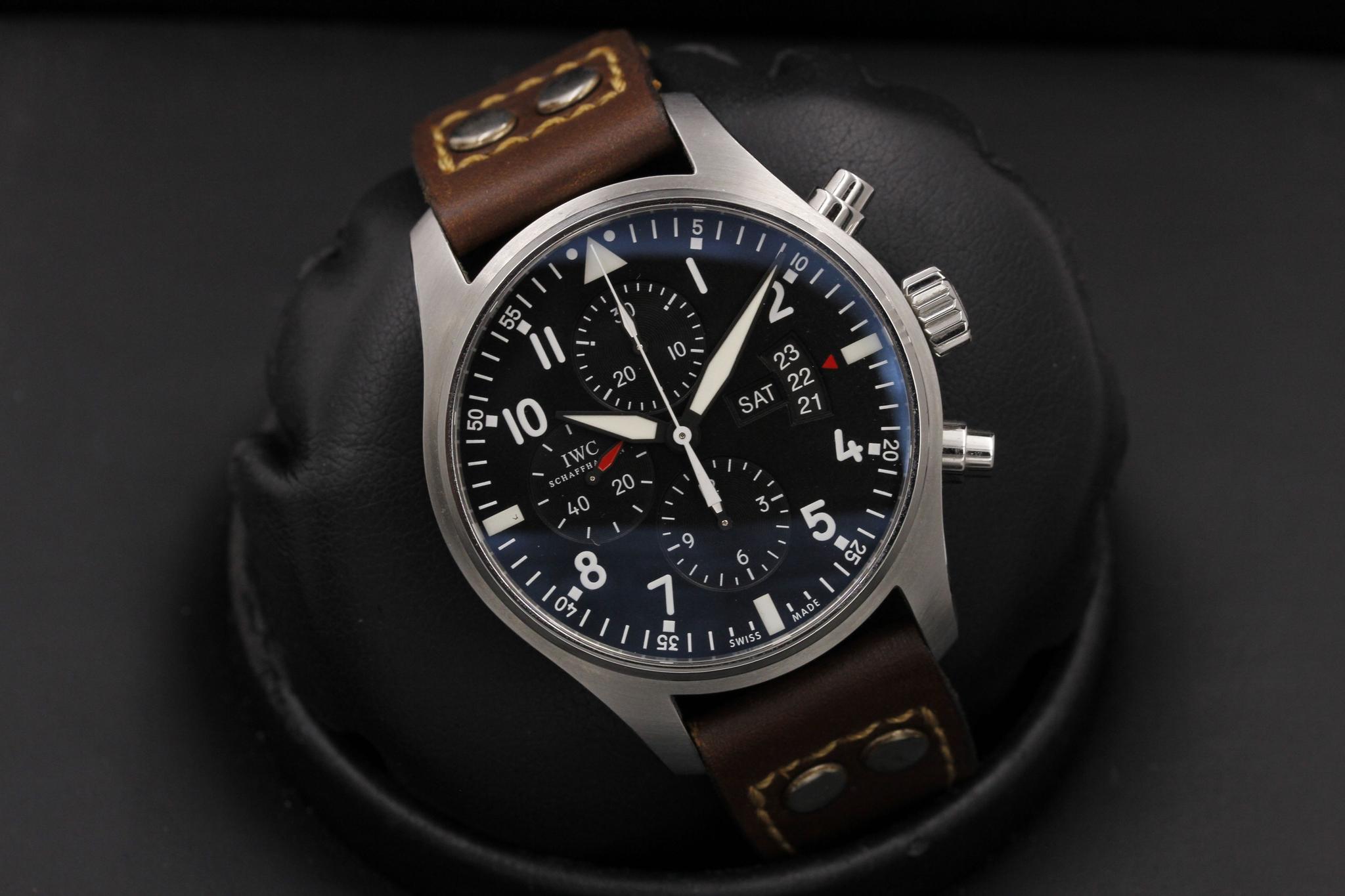 Watch Image 9