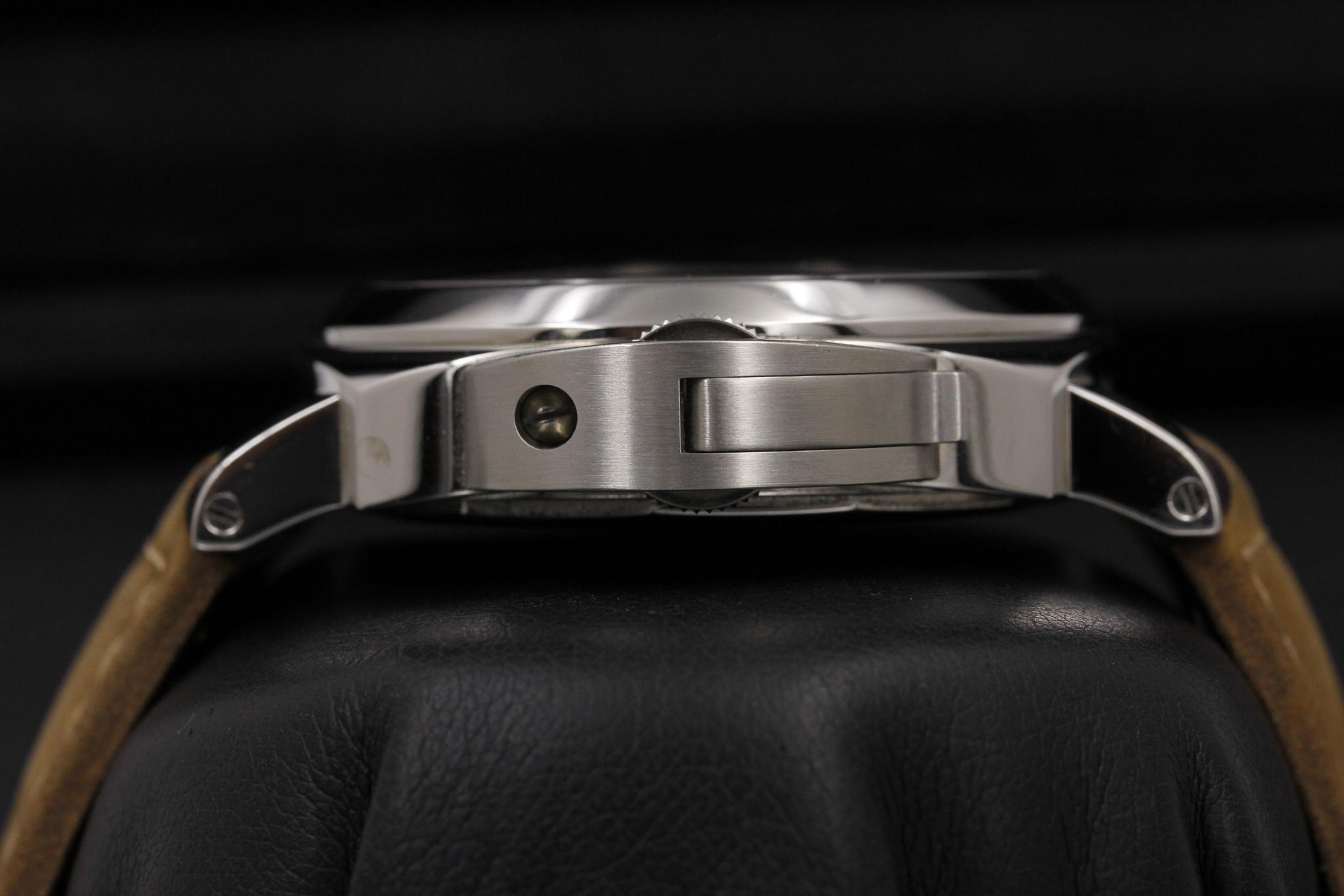 Watch Image 3