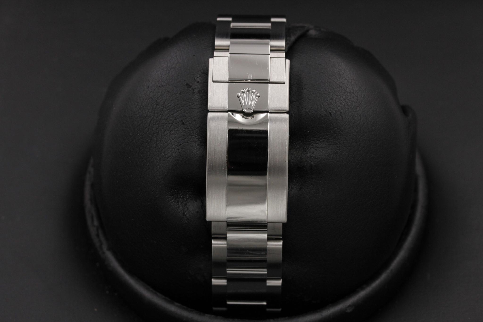 Watch Image 8