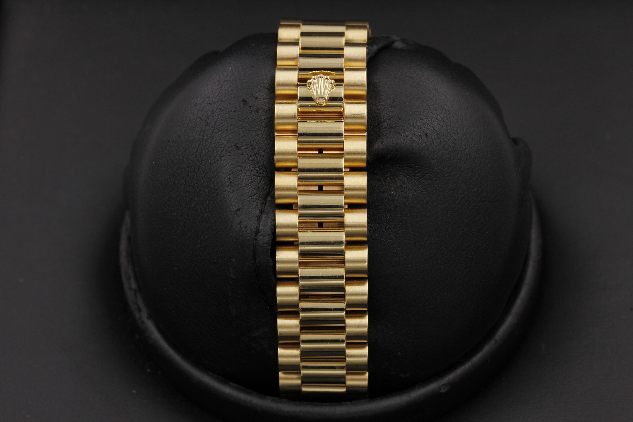 Watch Image 10