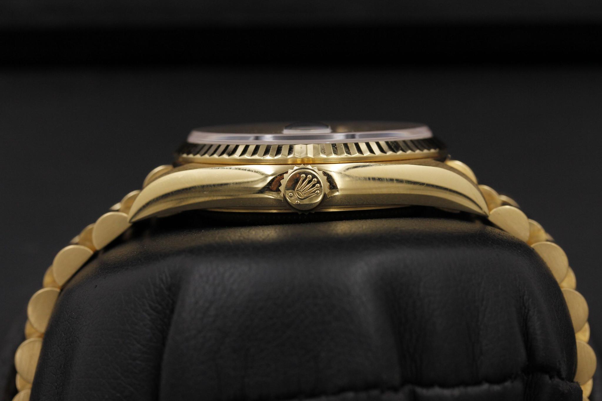 Watch Image 3